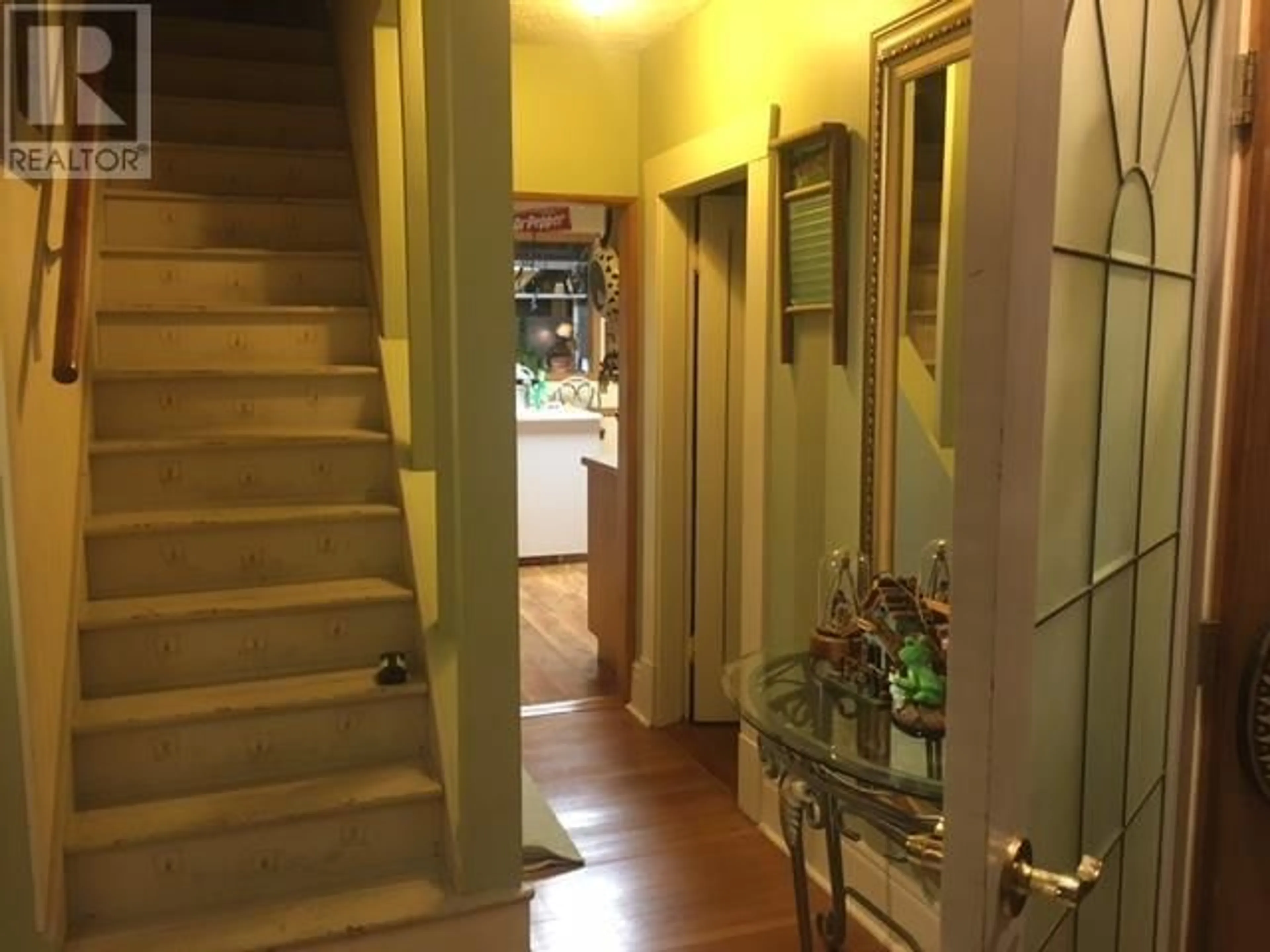 Indoor foyer for 516 WEBSTER AVENUE, Coquitlam British Columbia V3J2H6