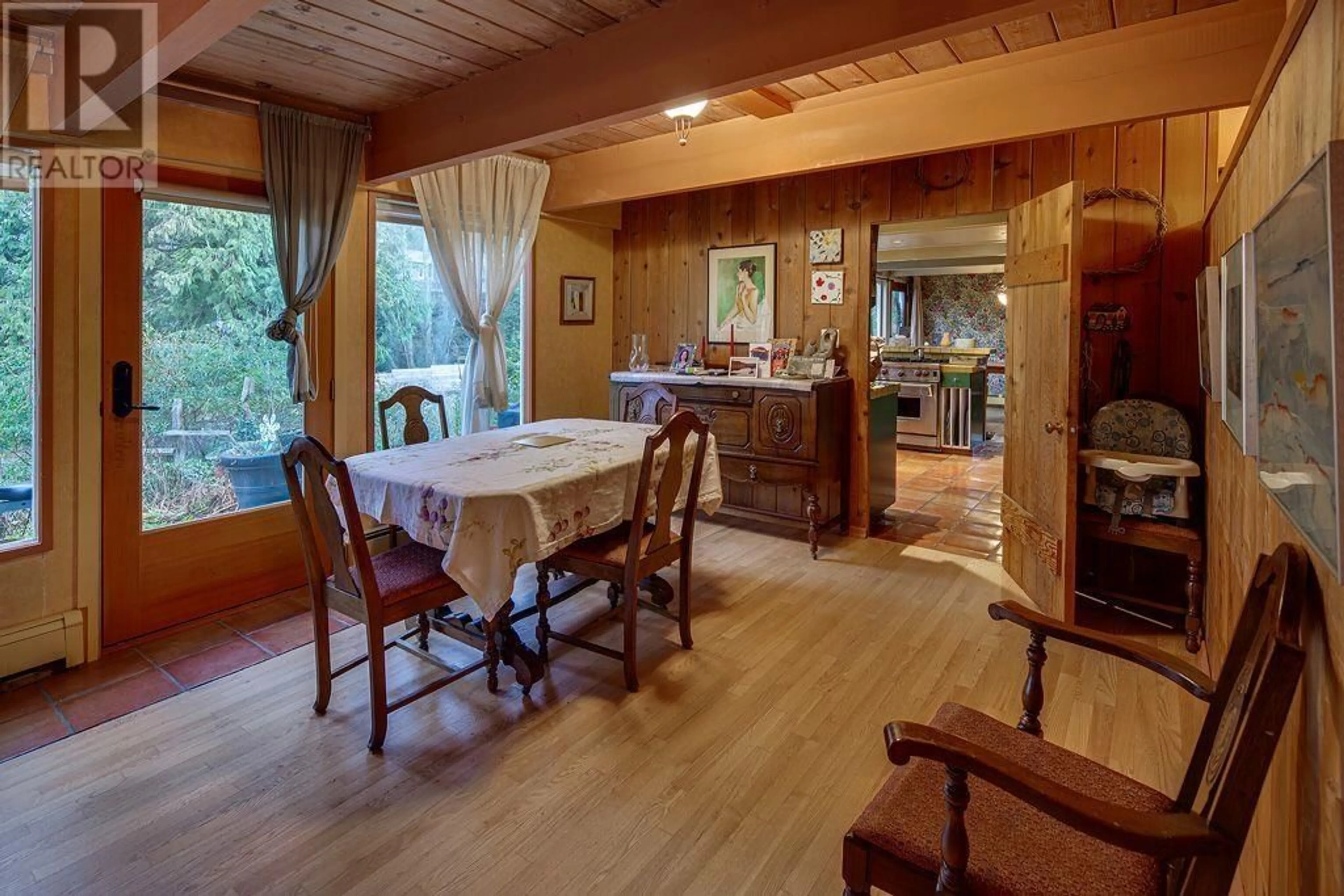 Dining room, wood/laminate floor for 1764 OTTAWA PLACE, West Vancouver British Columbia V7V2T7