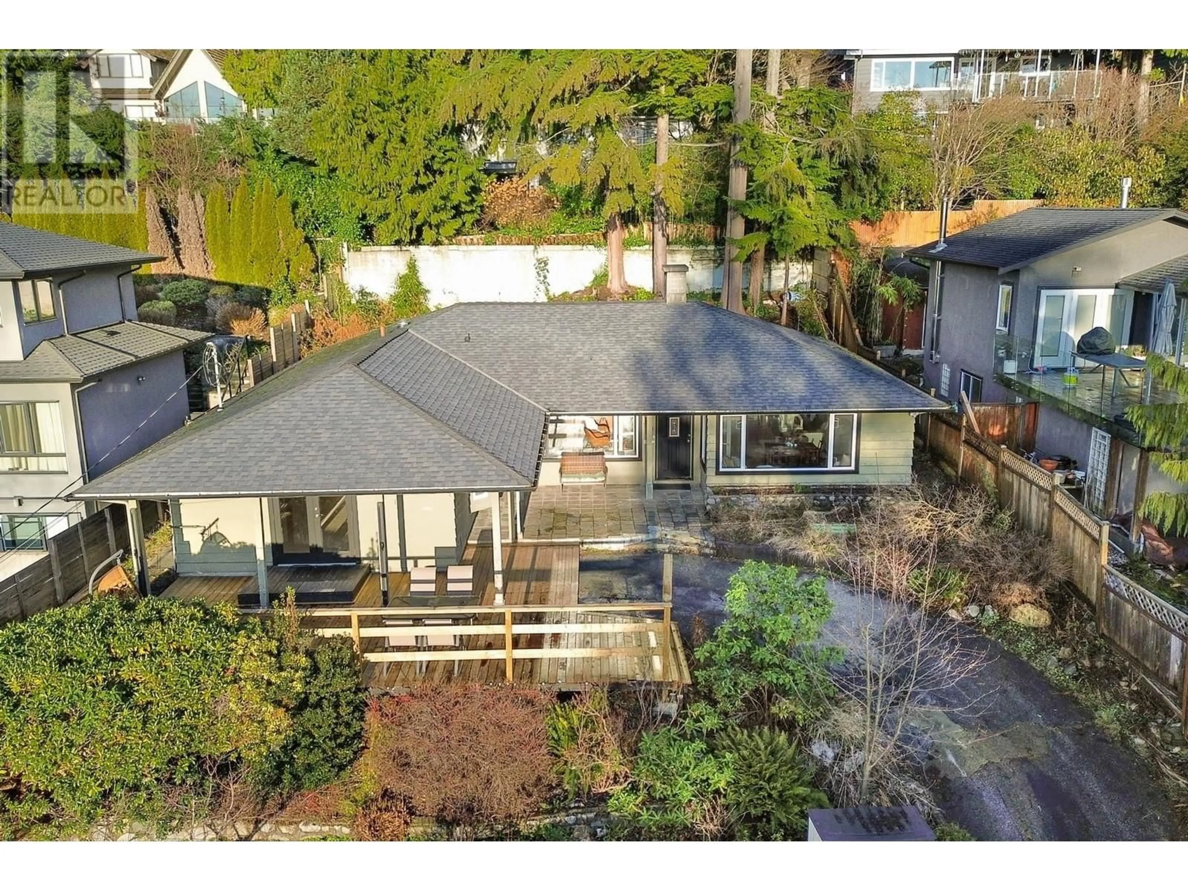 A pic from outside/outdoor area/front of a property/back of a property/a pic from drone, unknown for 568 ALPINE COURT, North Vancouver British Columbia V7R2L6