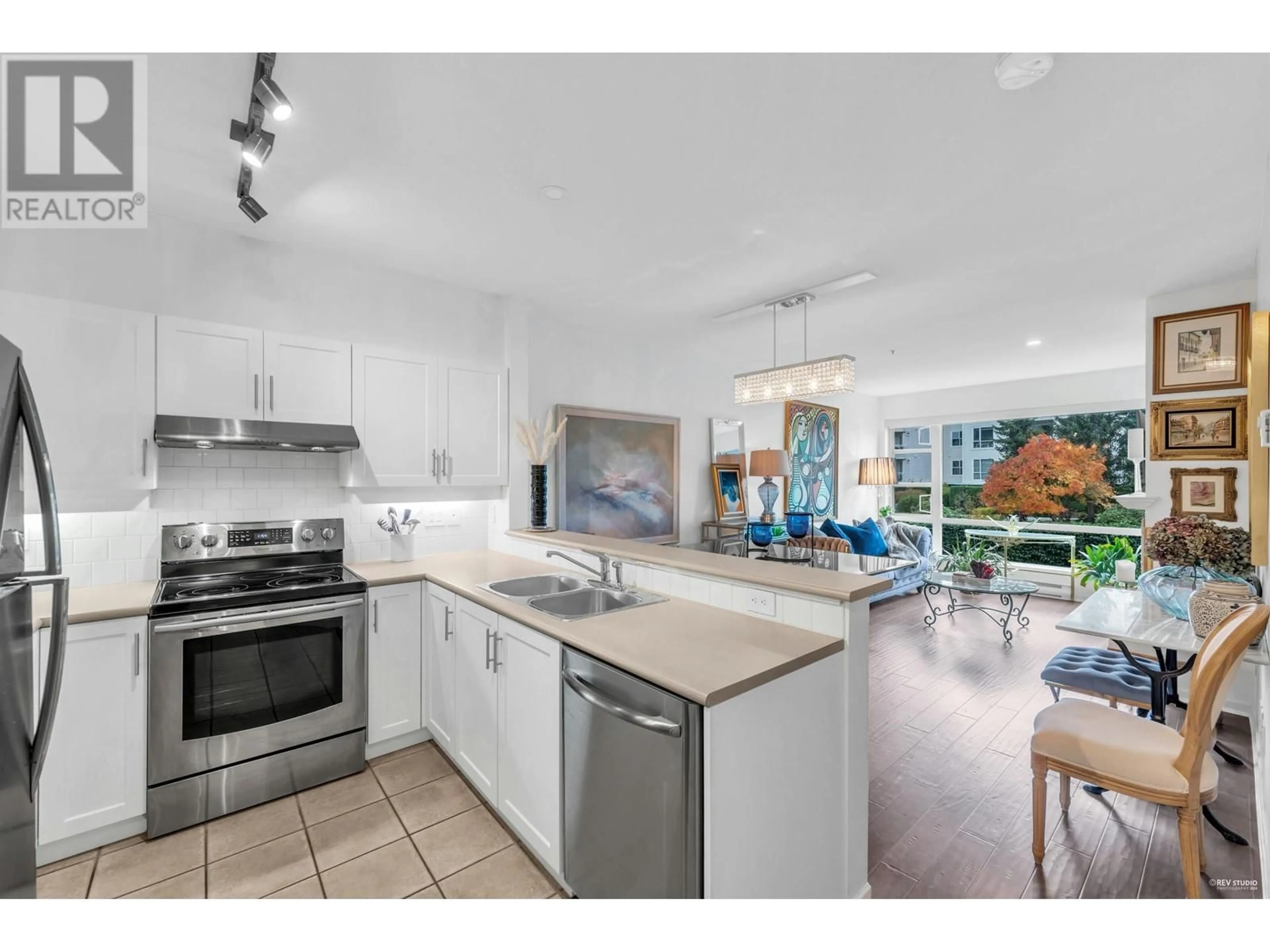 Open concept kitchen, ceramic/tile floor for 320 3629 DEERCREST DRIVE, North Vancouver British Columbia V7G2S9