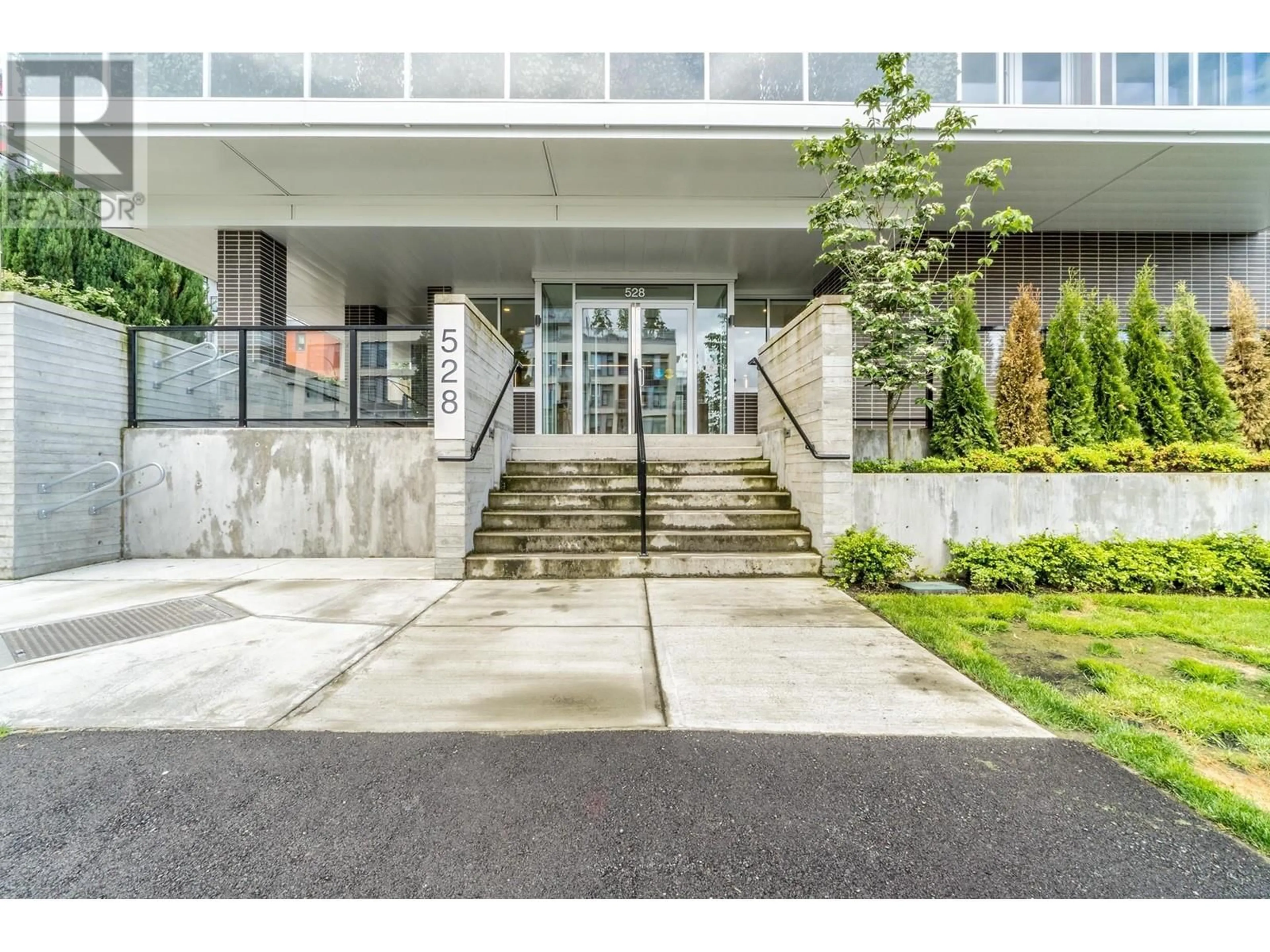 Indoor foyer for 208 528 W KING EDWARD AVENUE, Vancouver British Columbia V5Z2C3