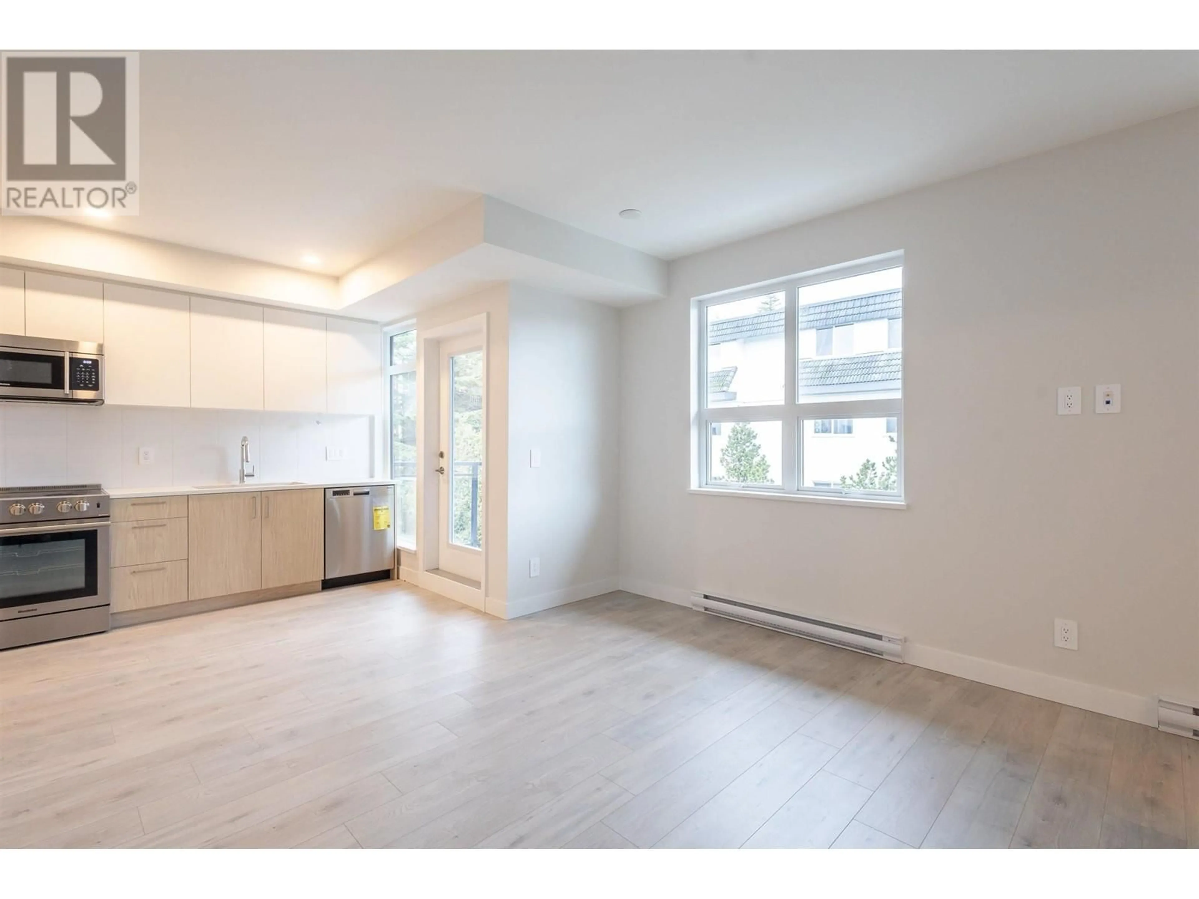 A pic of a room for 408 5535 HASTINGS STREET, Burnaby British Columbia V5B1R2