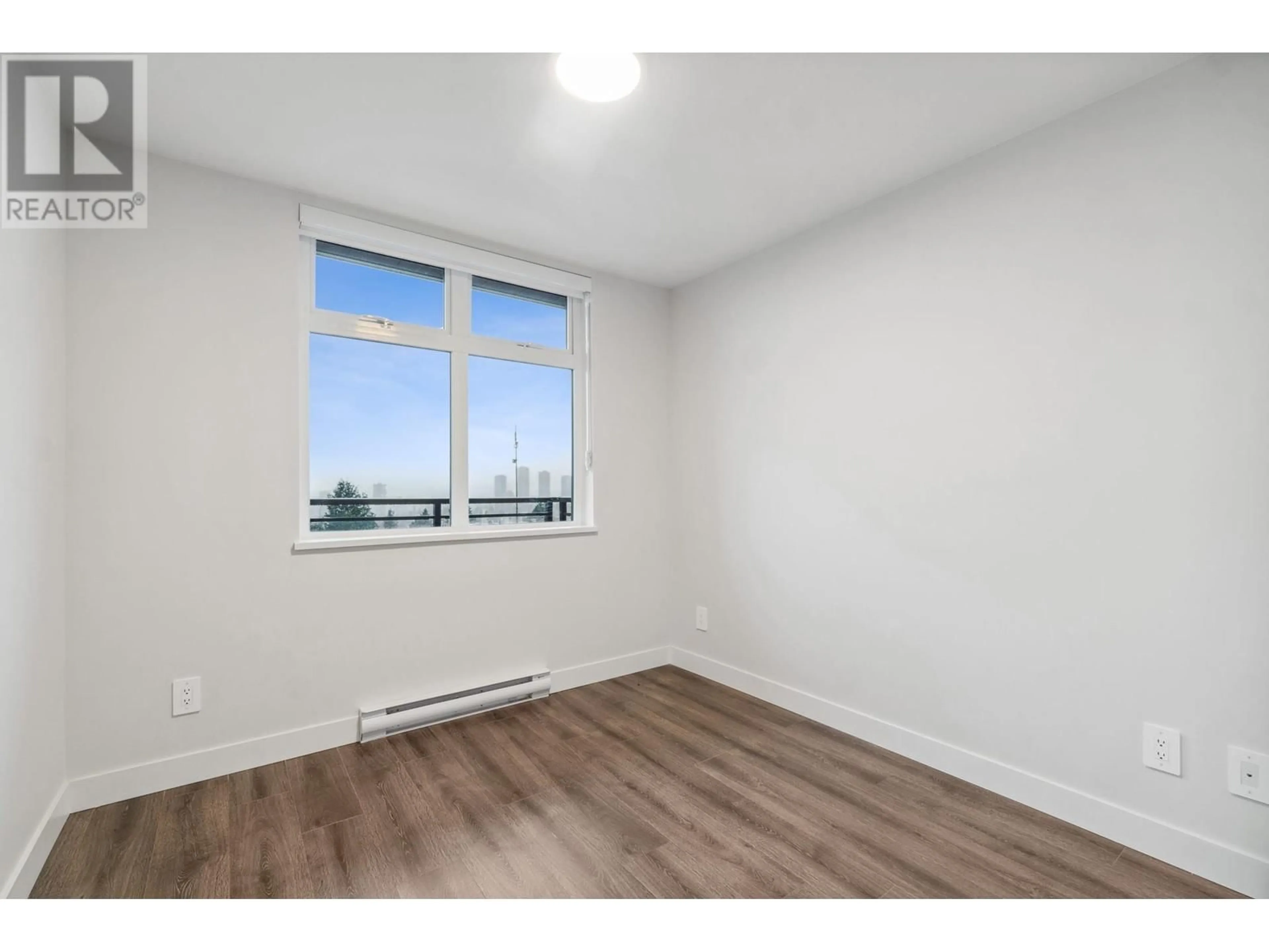 A pic of a room for 302 - 5535 HASTINGS STREET, Burnaby British Columbia V5B1R2
