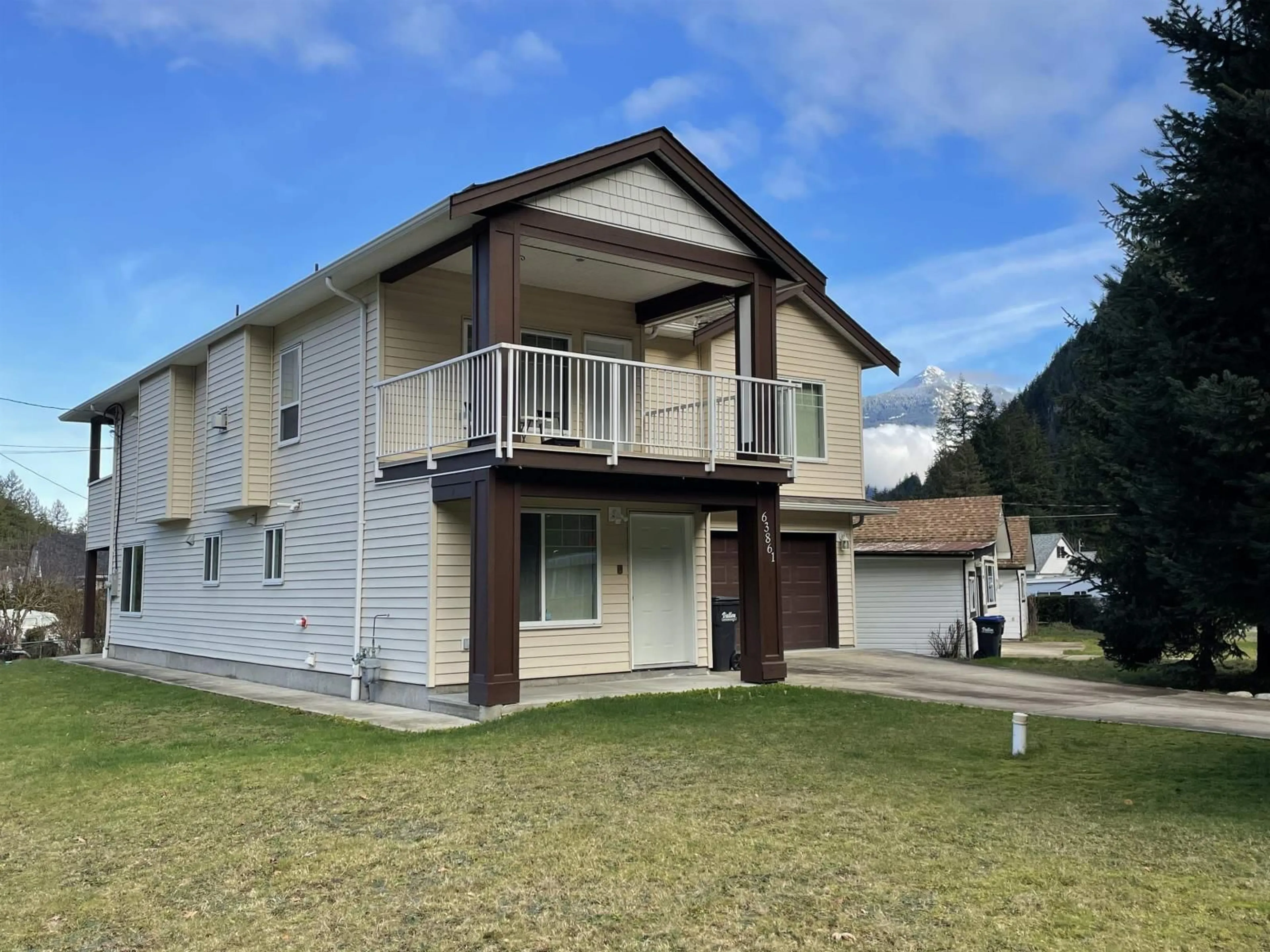 A pic from outside/outdoor area/front of a property/back of a property/a pic from drone, building for 63861 OLD YALE ROAD|Hope, Hope British Columbia V0X1L2