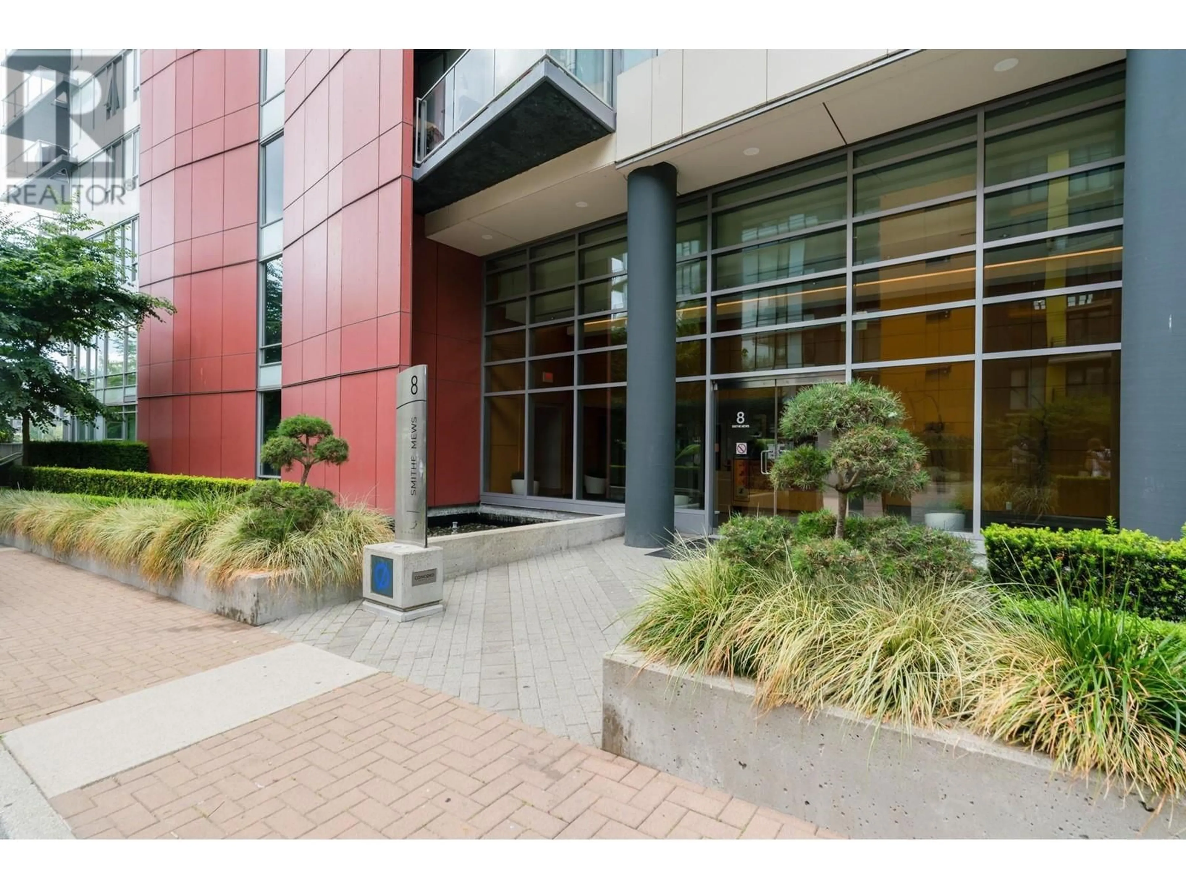 Indoor foyer for 806 8 SMITHE MEWS, Vancouver British Columbia V6B0A5