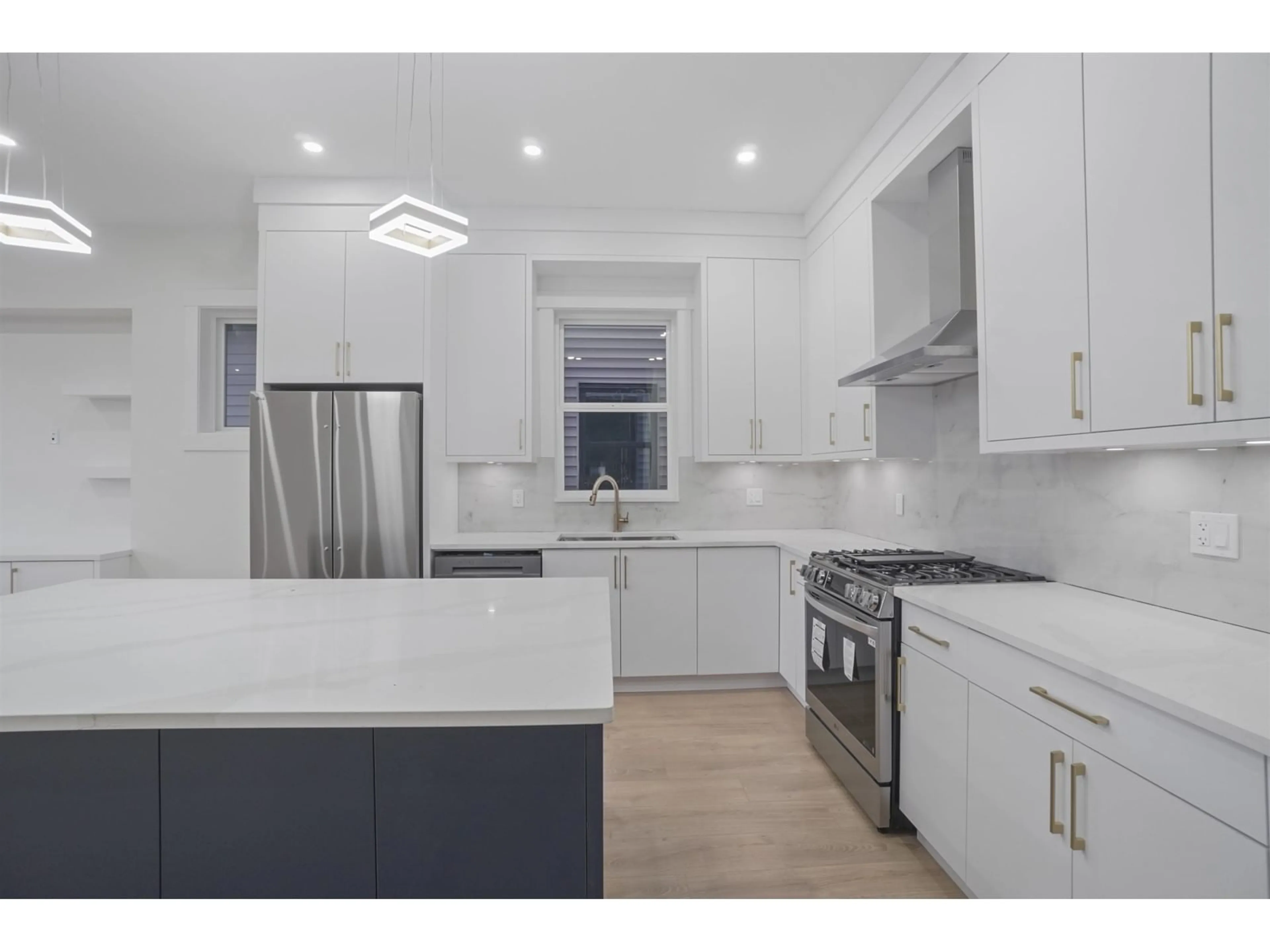 Open concept kitchen, unknown for 20539 74B, Langley British Columbia V2Y3S8