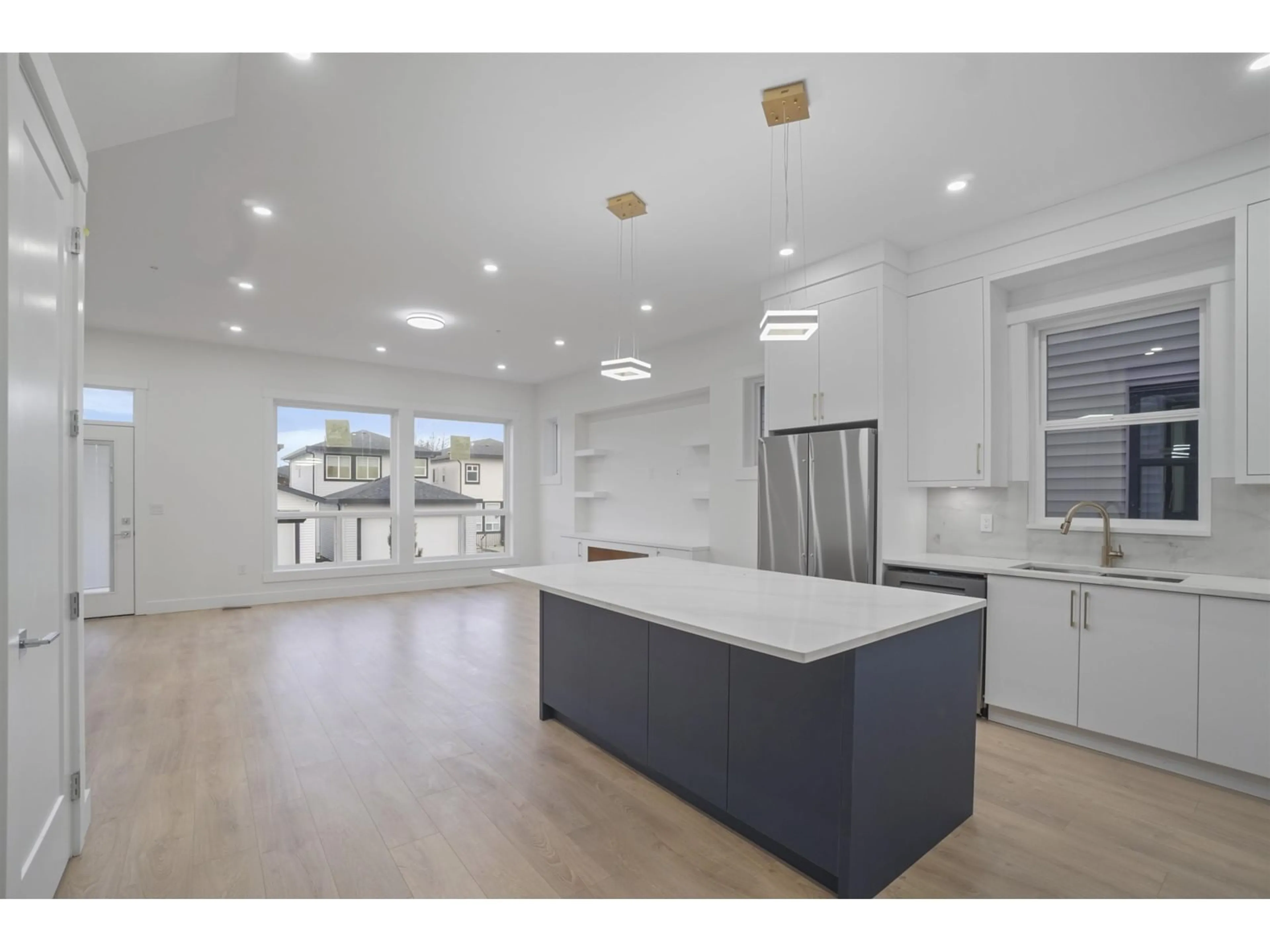 Open concept kitchen, unknown for 20539 74B, Langley British Columbia V2Y3S8