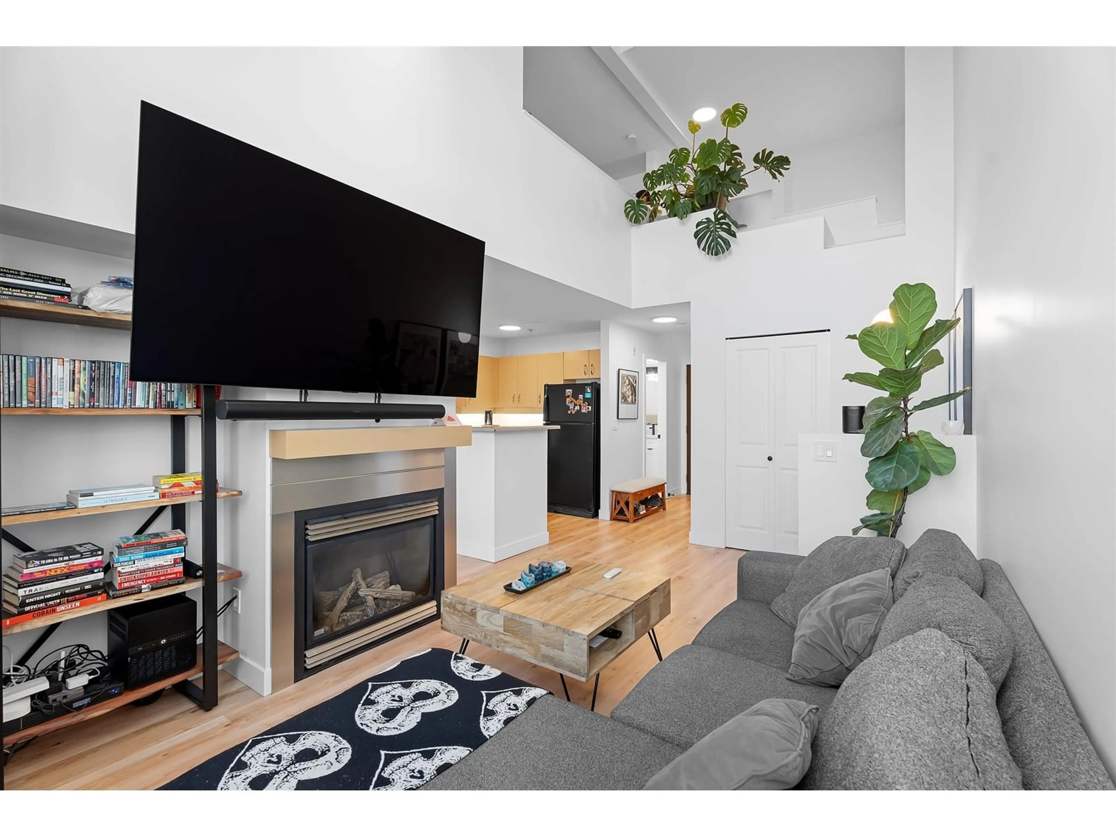 Living room with furniture, wood/laminate floor for 420 10866 CITY PARKWAY, Surrey British Columbia V3T5W9