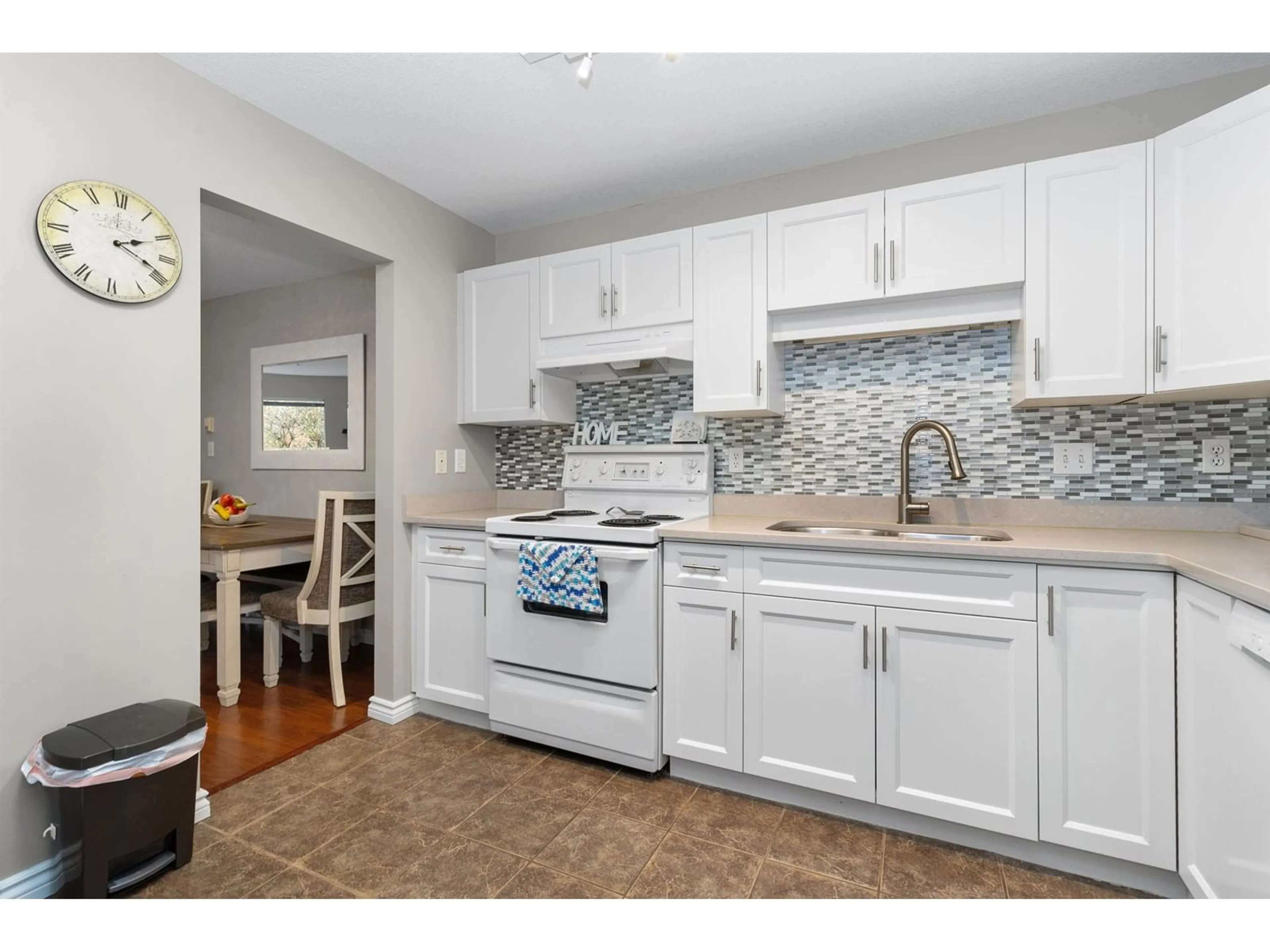 Standard kitchen, unknown for 207 3174 GLADWIN ROAD, Abbotsford British Columbia V2S7B4