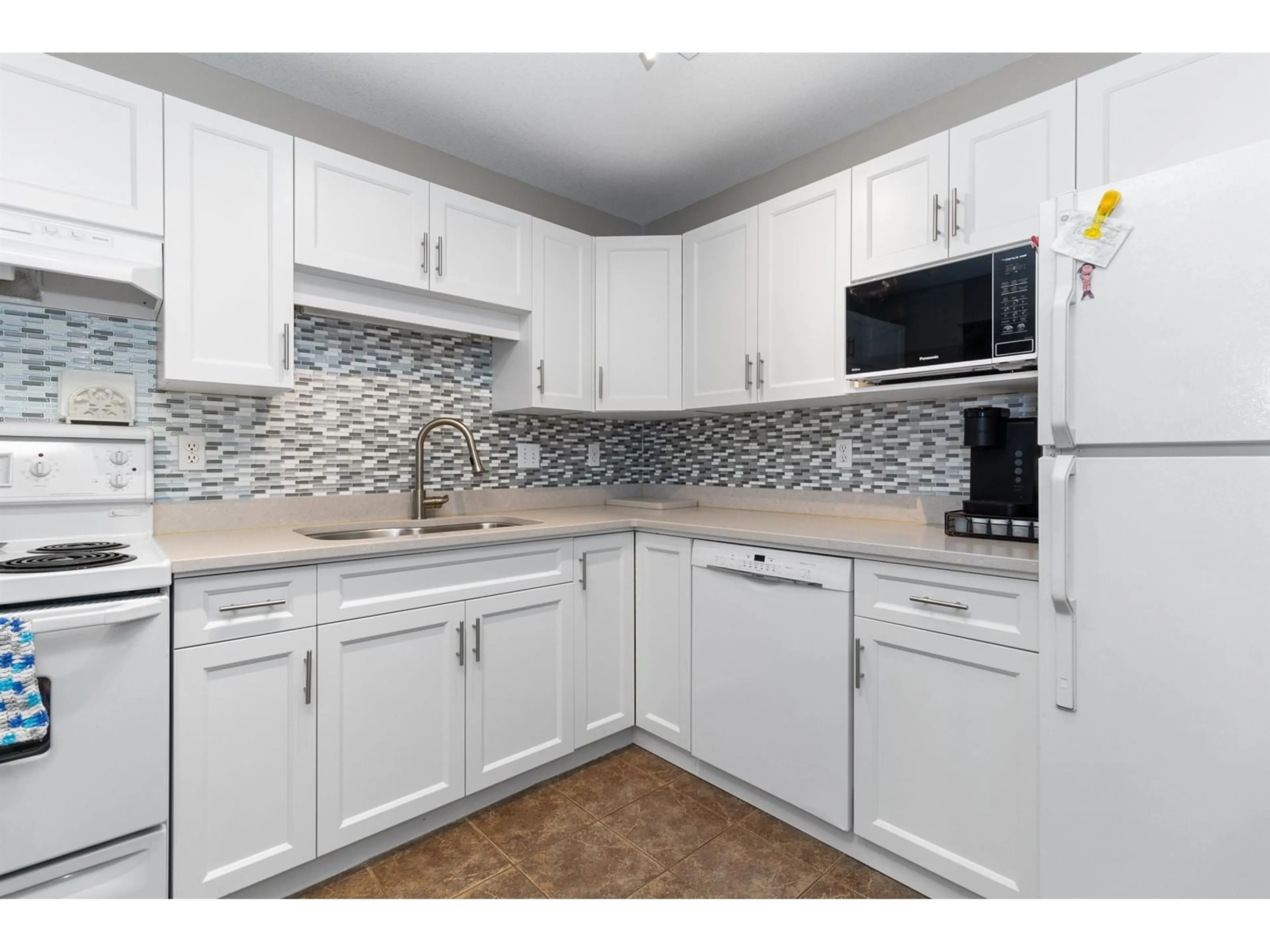 Standard kitchen, unknown for 207 3174 GLADWIN ROAD, Abbotsford British Columbia V2S7B4