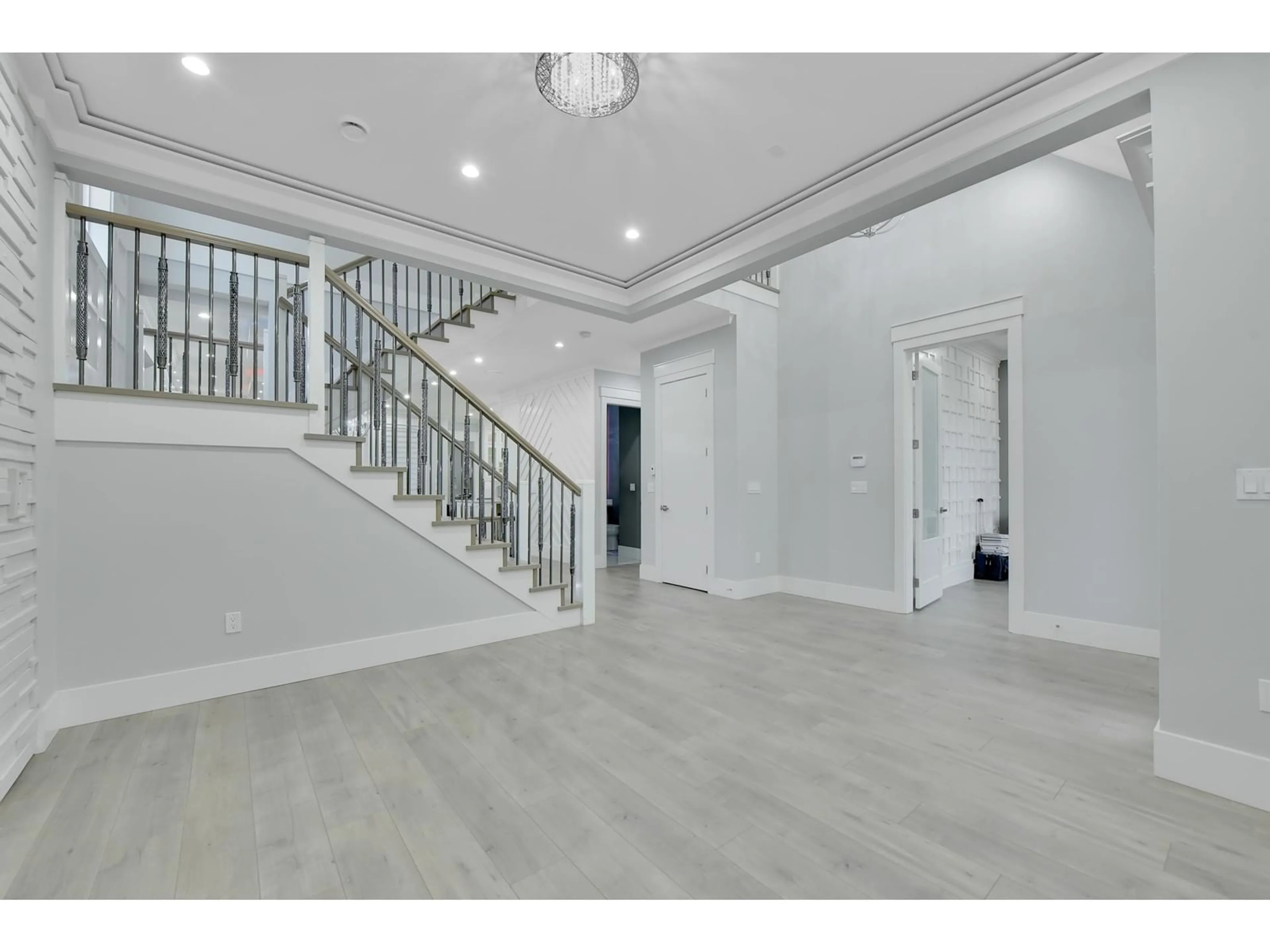 Indoor foyer for 6691 121A STREET, Surrey British Columbia V3W0H8