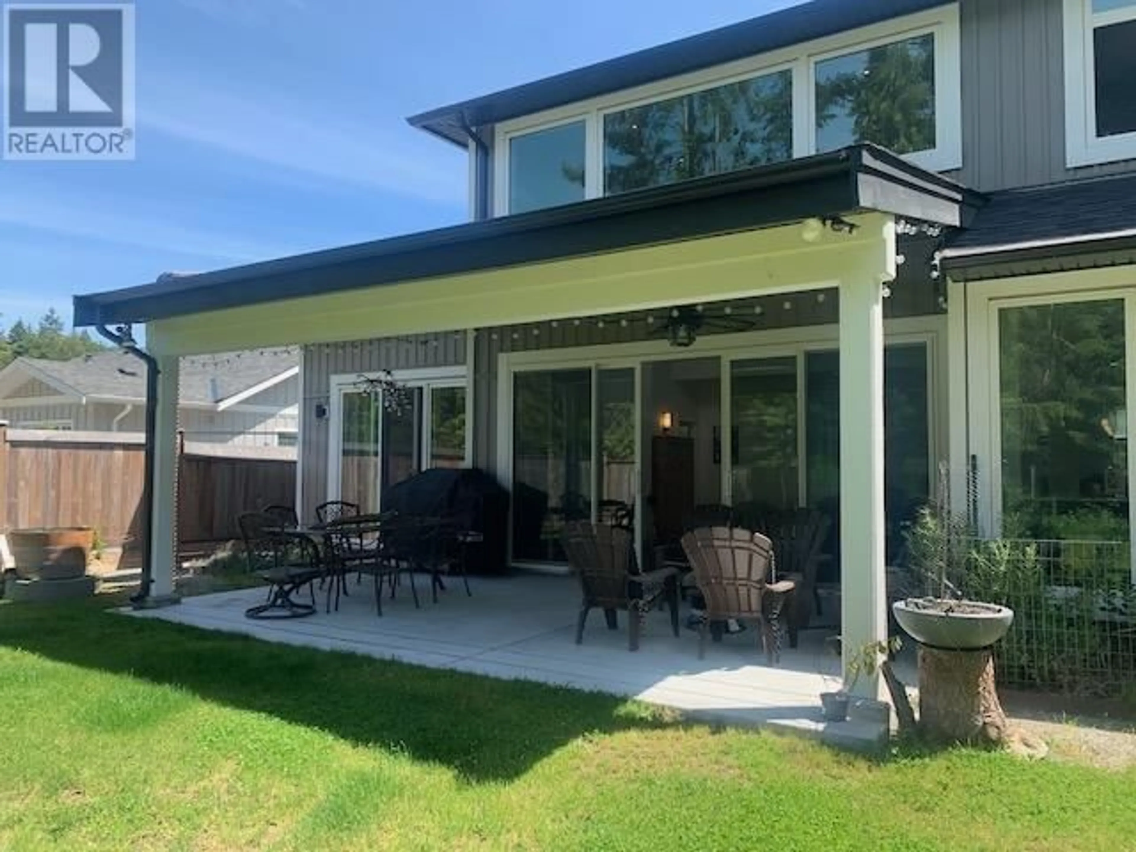 Home with vinyl exterior material, street for 421 SOLAZ PLACE, Gibsons British Columbia V0N1V5