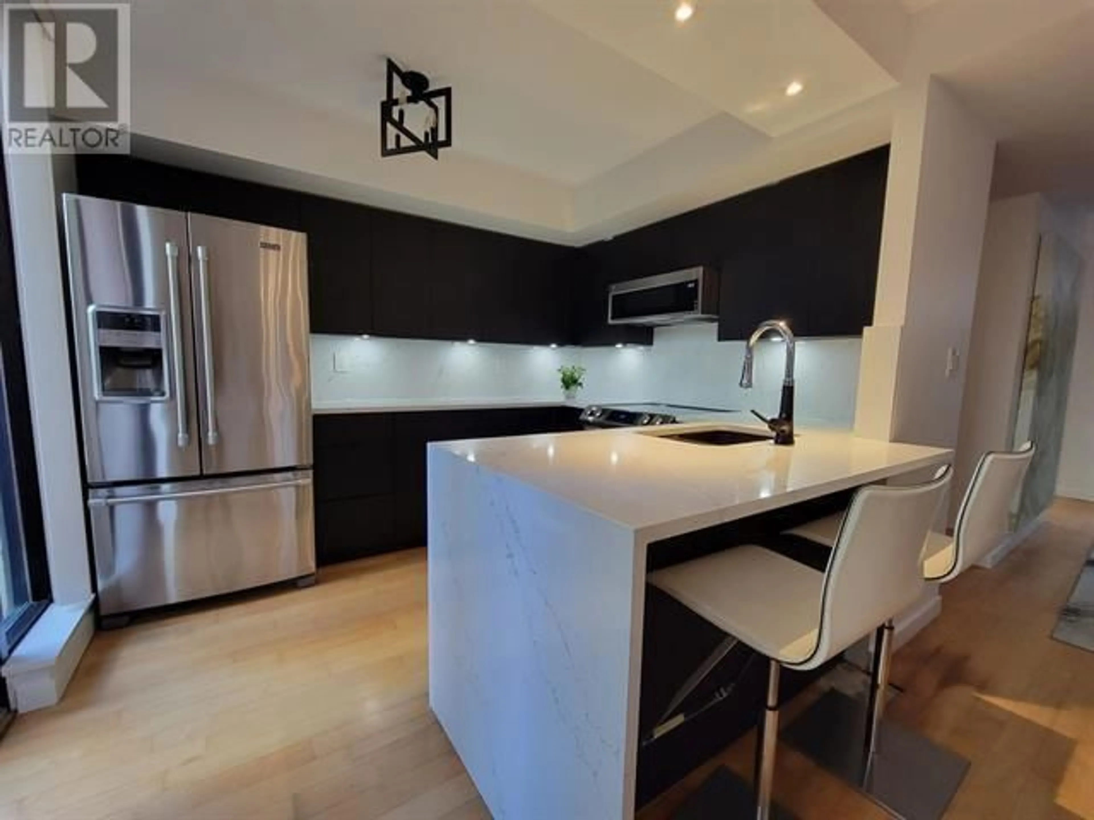 Contemporary kitchen, unknown for 973 MAINLAND STREET, Vancouver British Columbia V6B1T2