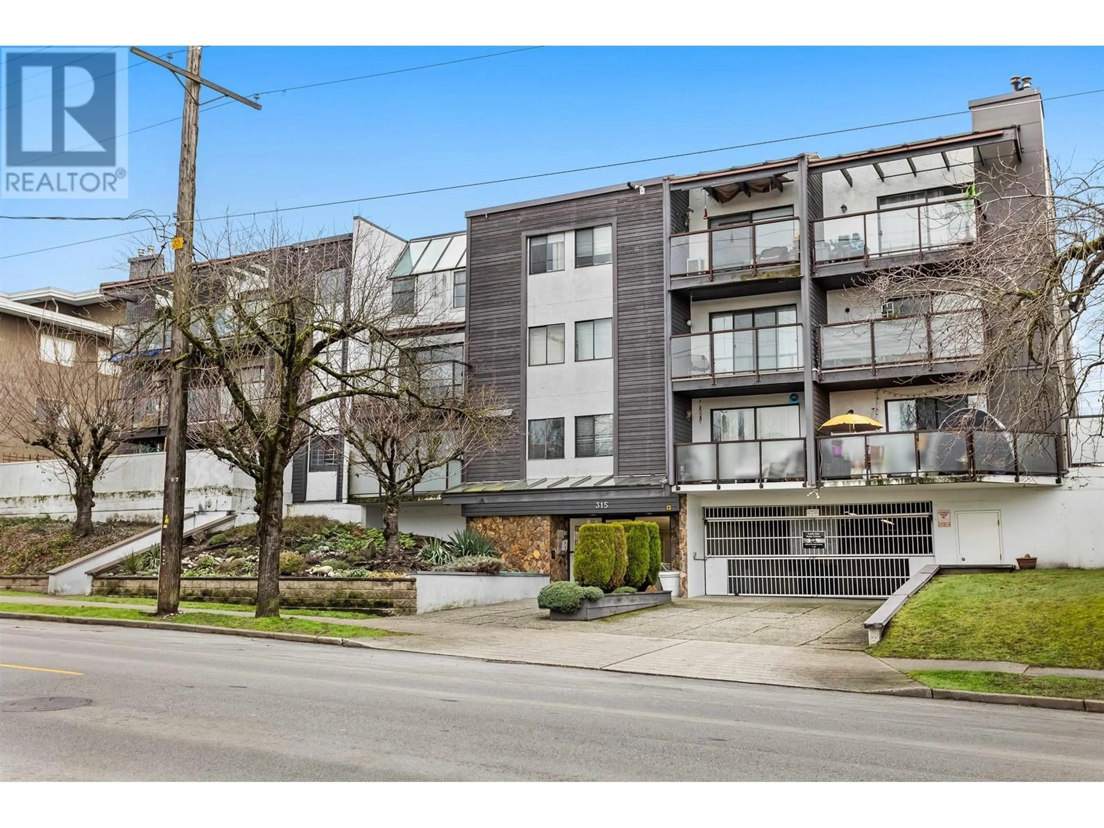 A pic from outside/outdoor area/front of a property/back of a property/a pic from drone, street for 306 315 TENTH STREET, New Westminster British Columbia V3M3Y2