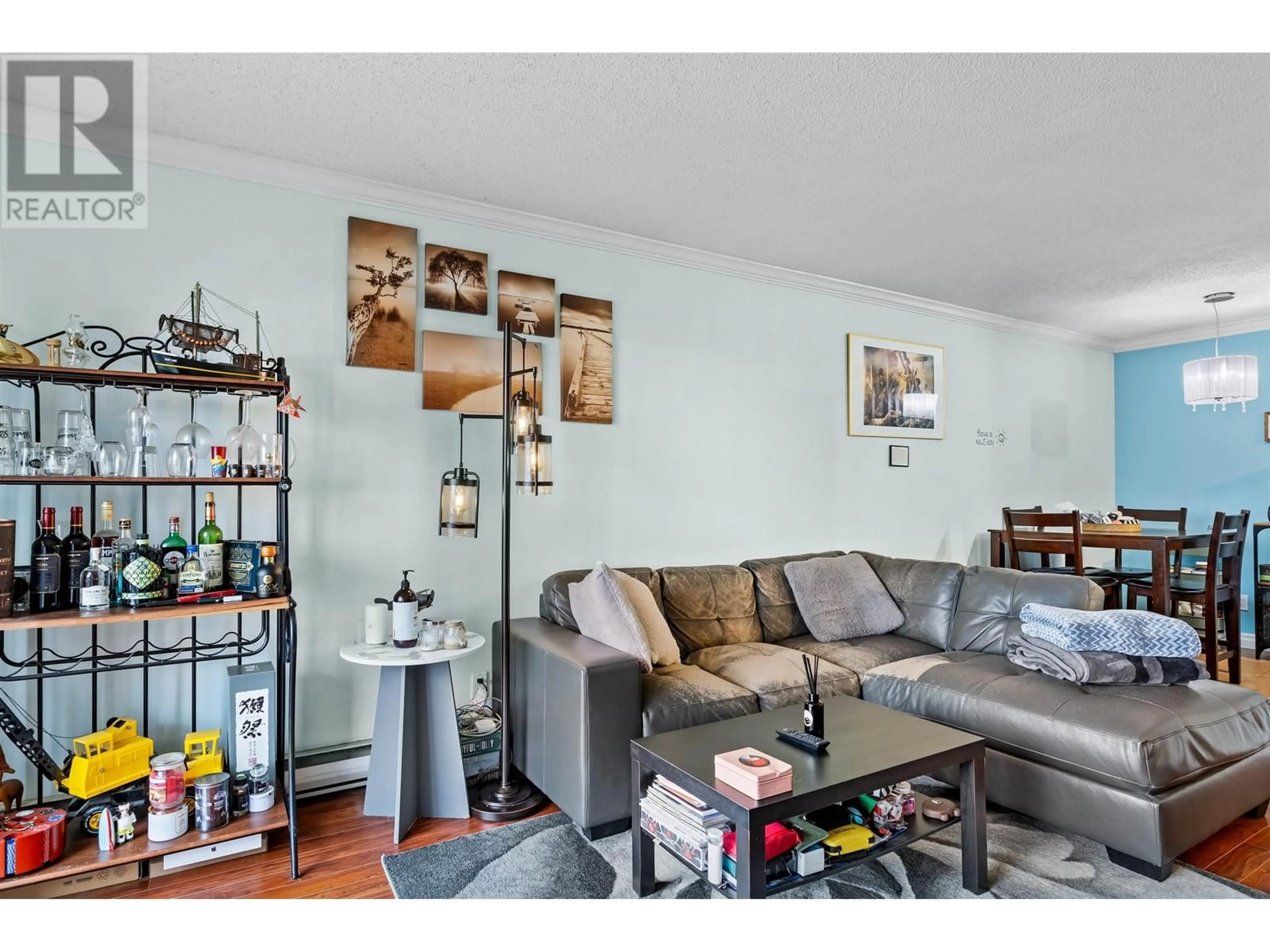 Living room with furniture, wood/laminate floor for 306 315 TENTH STREET, New Westminster British Columbia V3M3Y2