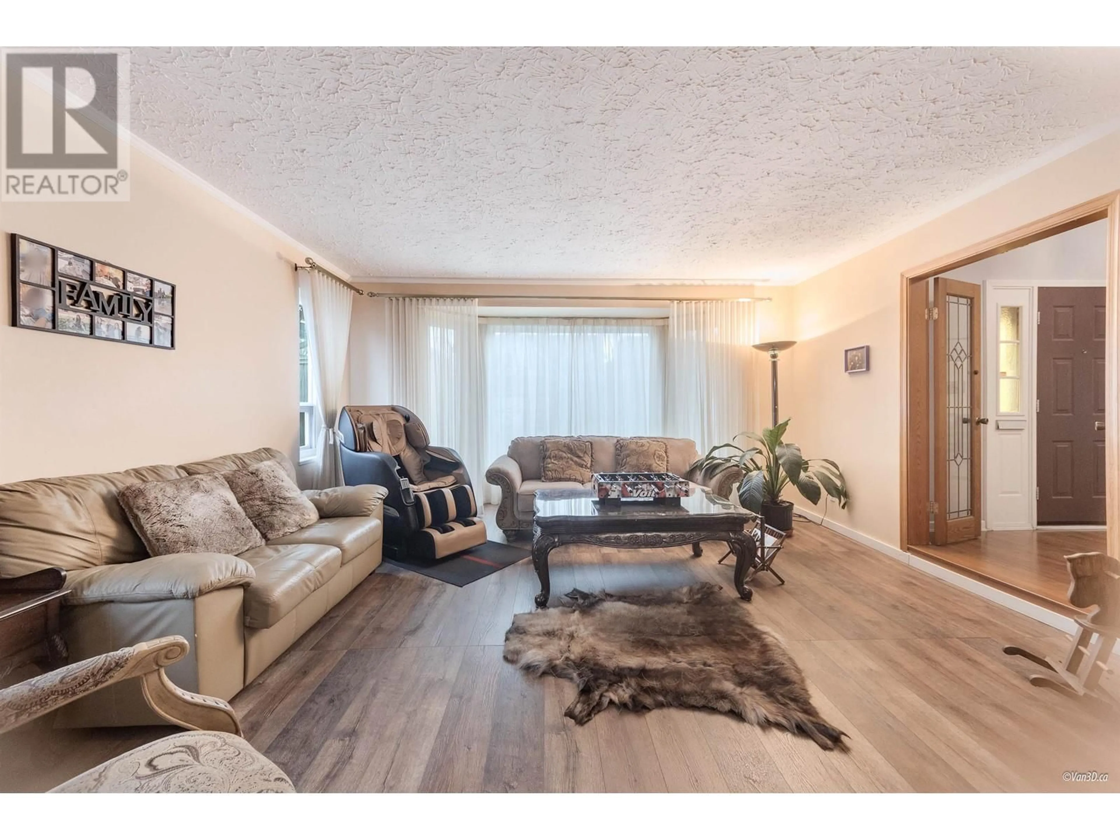 Living room with furniture, wood/laminate floor for 4328 FORTUNE AVENUE, Richmond British Columbia V7E5P8