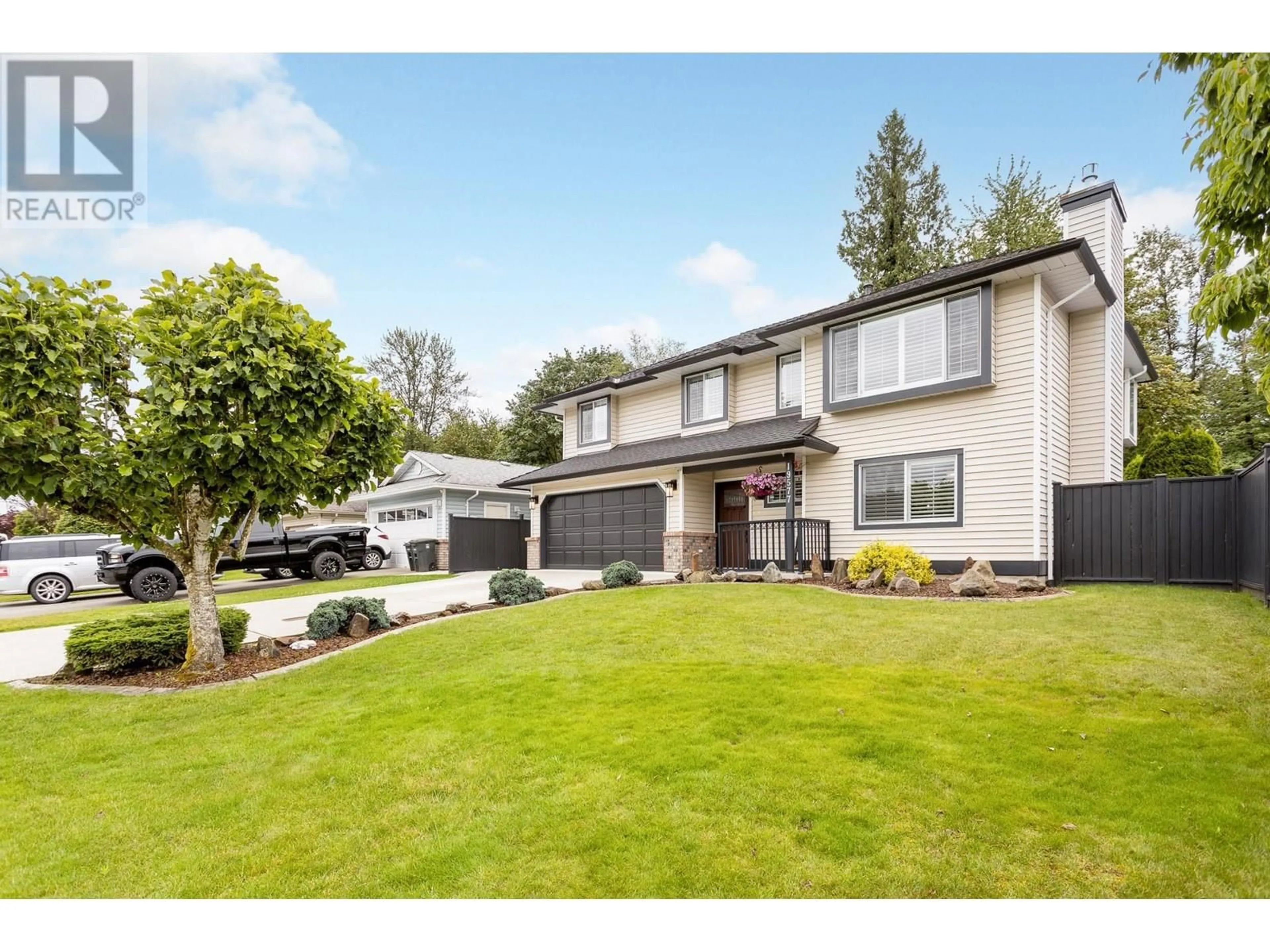 Home with vinyl exterior material, street for 19577 SOMERSET DRIVE, Pitt Meadows British Columbia V3Y2L5