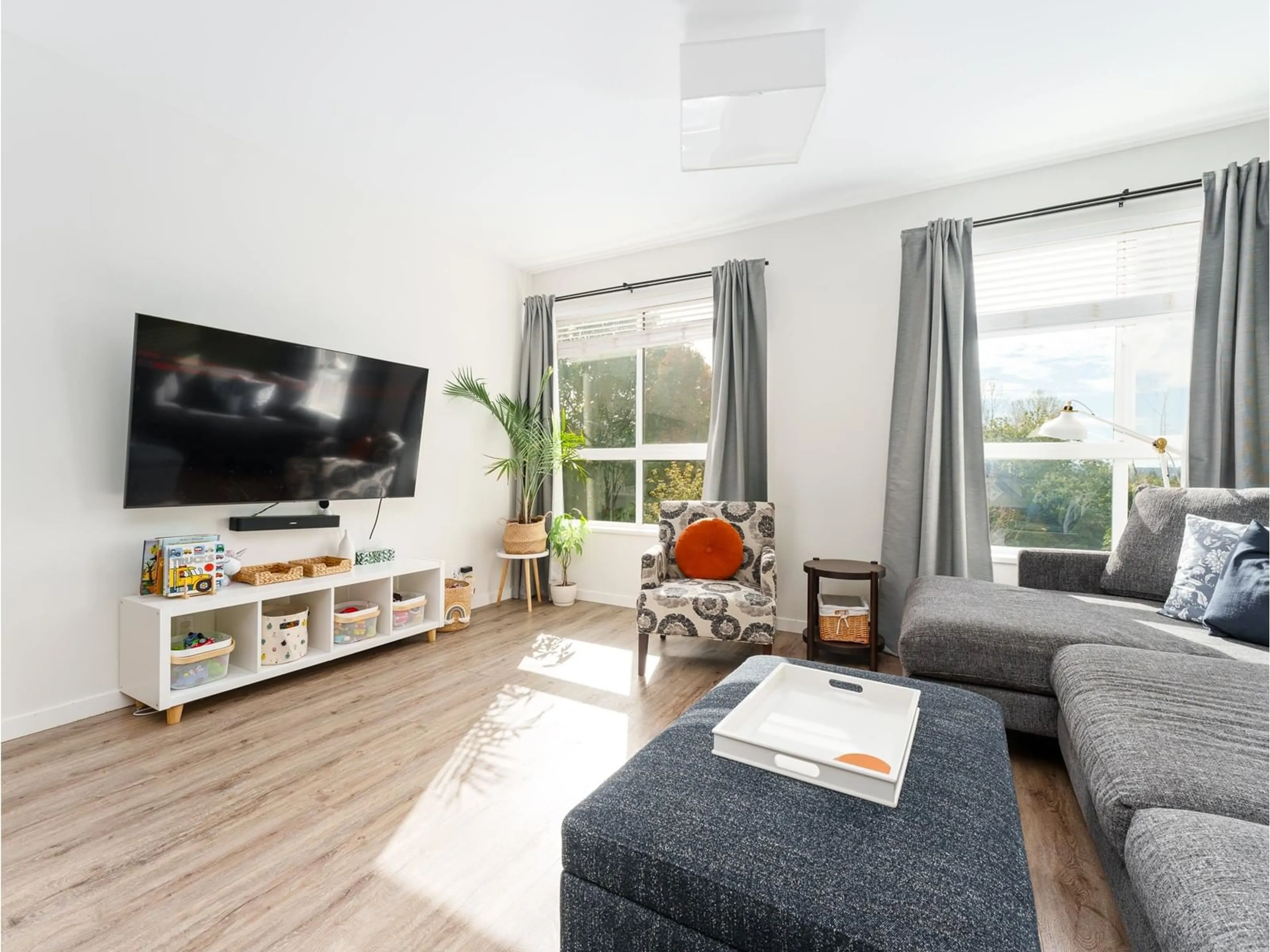 Living room with furniture, wood/laminate floor for 7 20087 68 AVENUE, Langley British Columbia V2Y0Y4