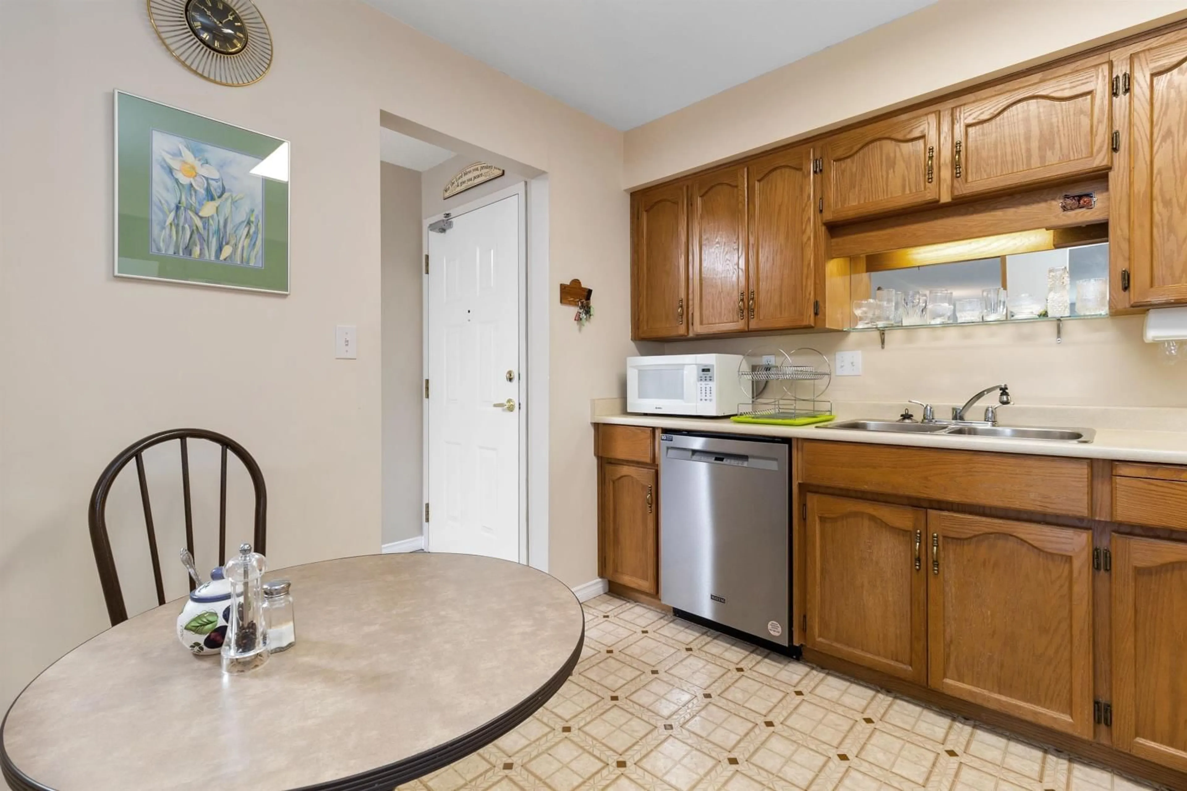 Standard kitchen, ceramic/tile floor for 308 8725 ELM DRIVE|Chilliwack Proper Sou, Chilliwack British Columbia V2P4Y3