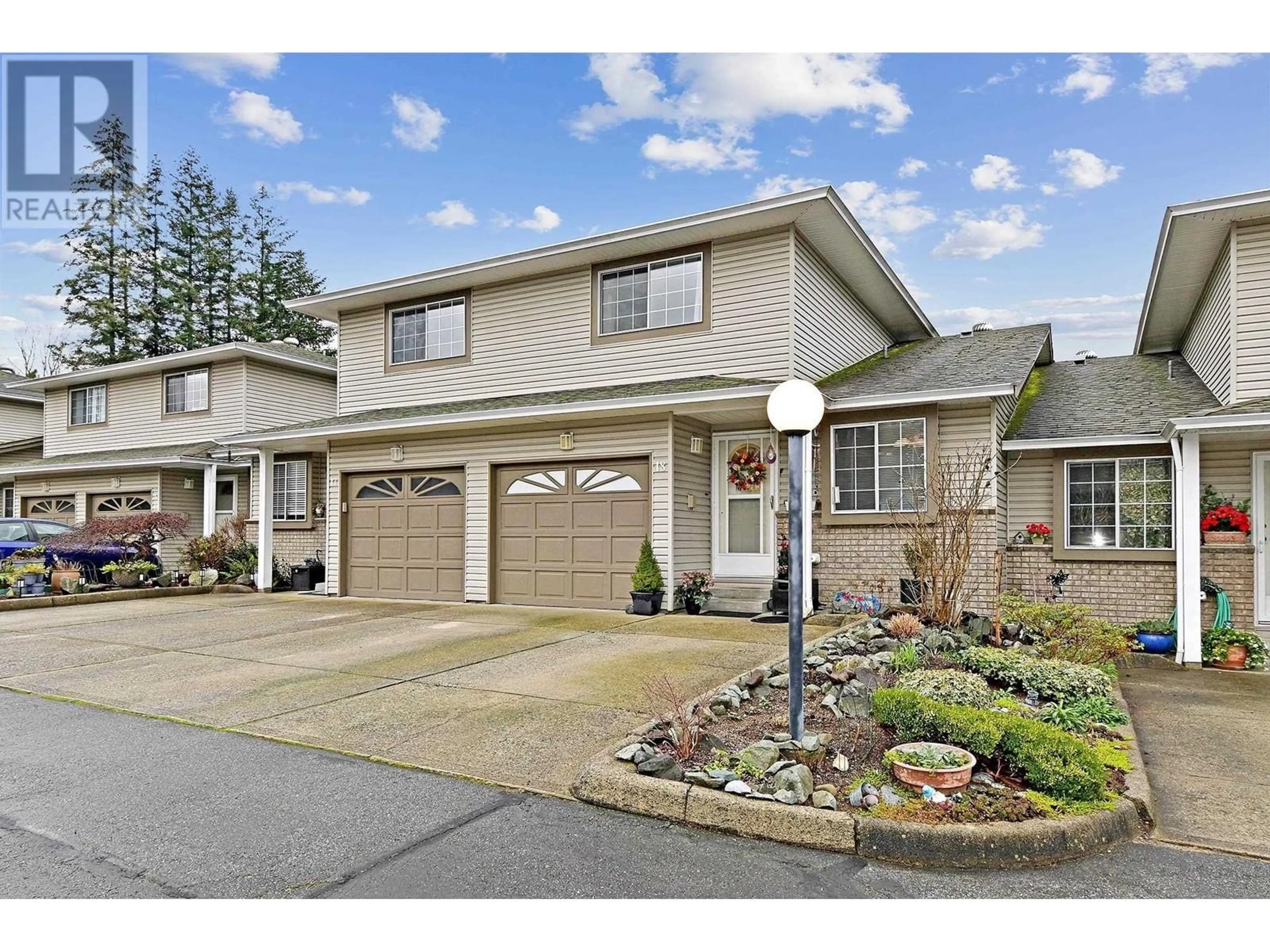 Home with vinyl exterior material, street for 18 19270 119 AVENUE, Pitt Meadows British Columbia V3Y2J8