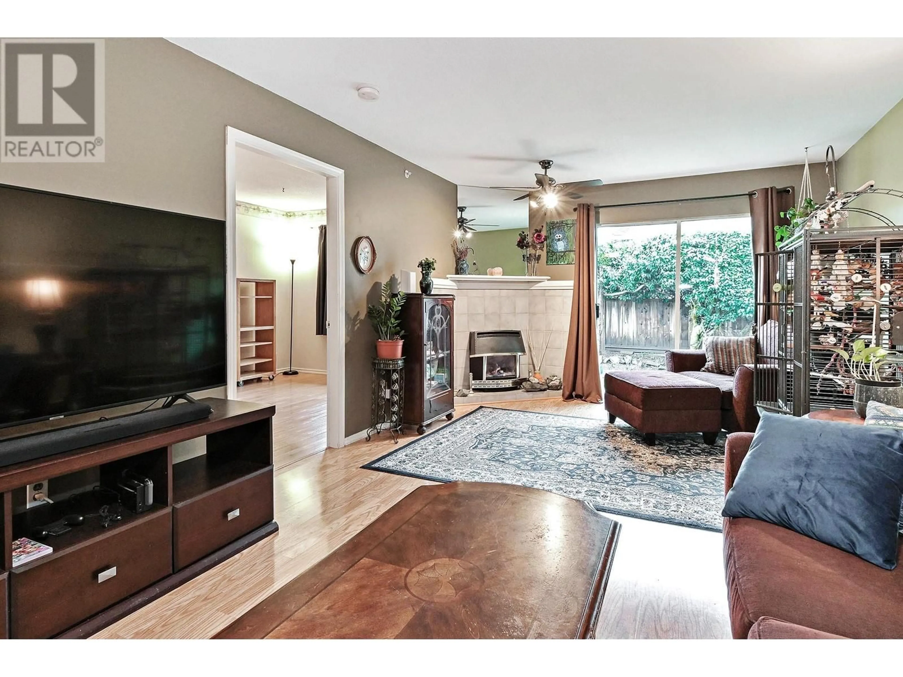 Living room with furniture, unknown for 18 19270 119 AVENUE, Pitt Meadows British Columbia V3Y2J8