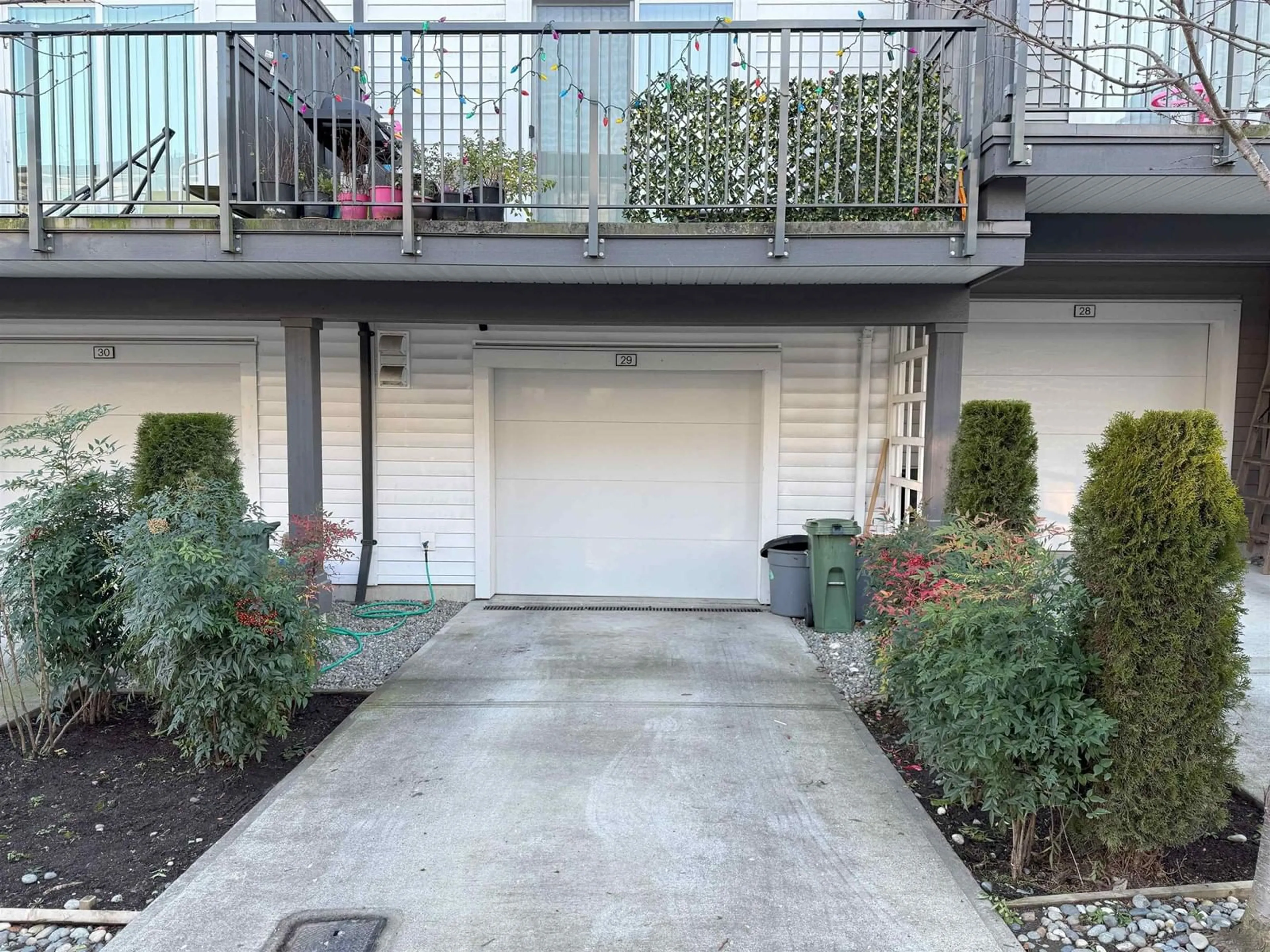 Patio, street for 29 2838 LIVINGSTONE AVENUE, Abbotsford British Columbia V2T0J1