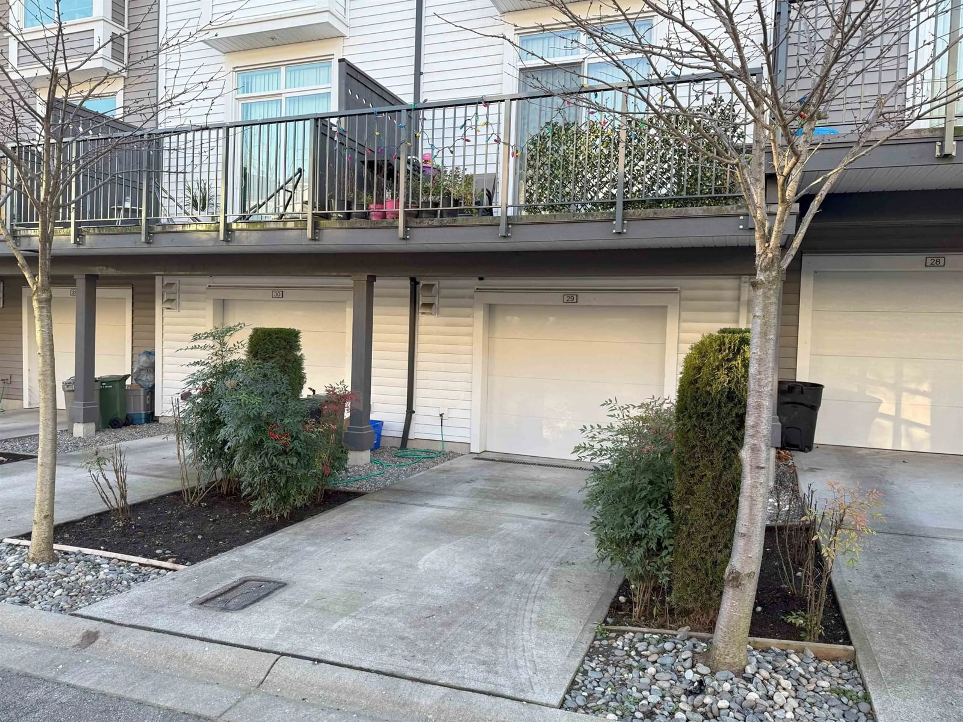 Patio, street for 29 2838 LIVINGSTONE AVENUE, Abbotsford British Columbia V2T0J1