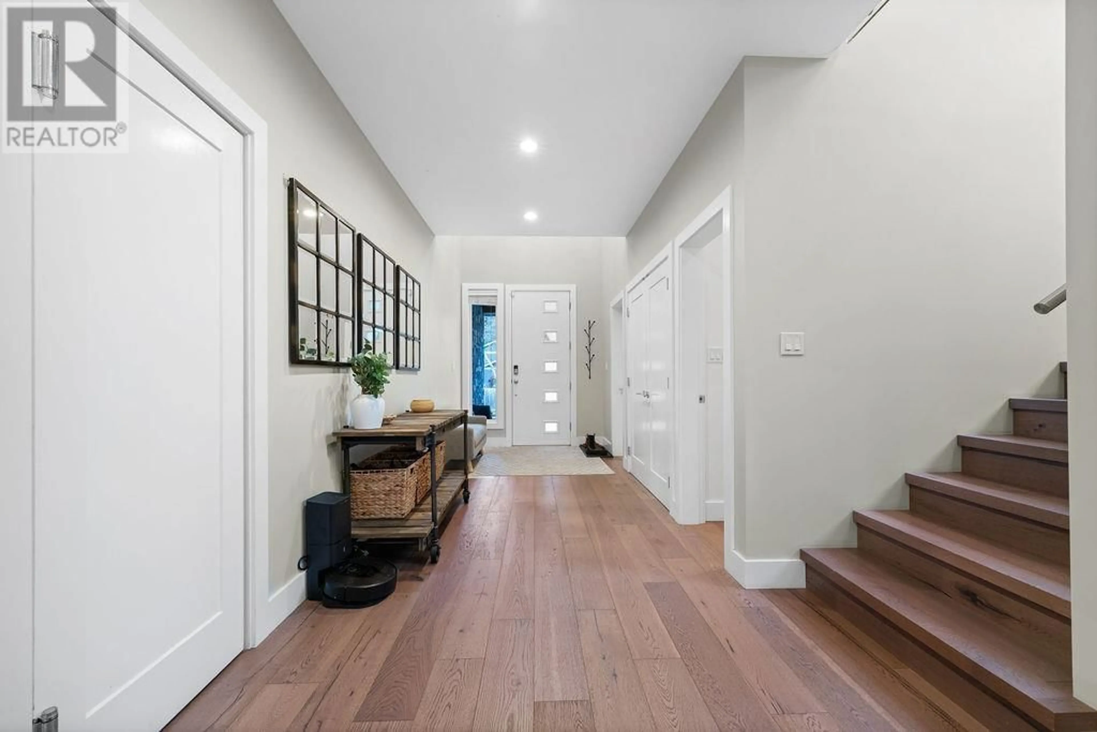 Indoor entryway for 41643 DRYDEN ROAD, Squamish British Columbia V8B0C2