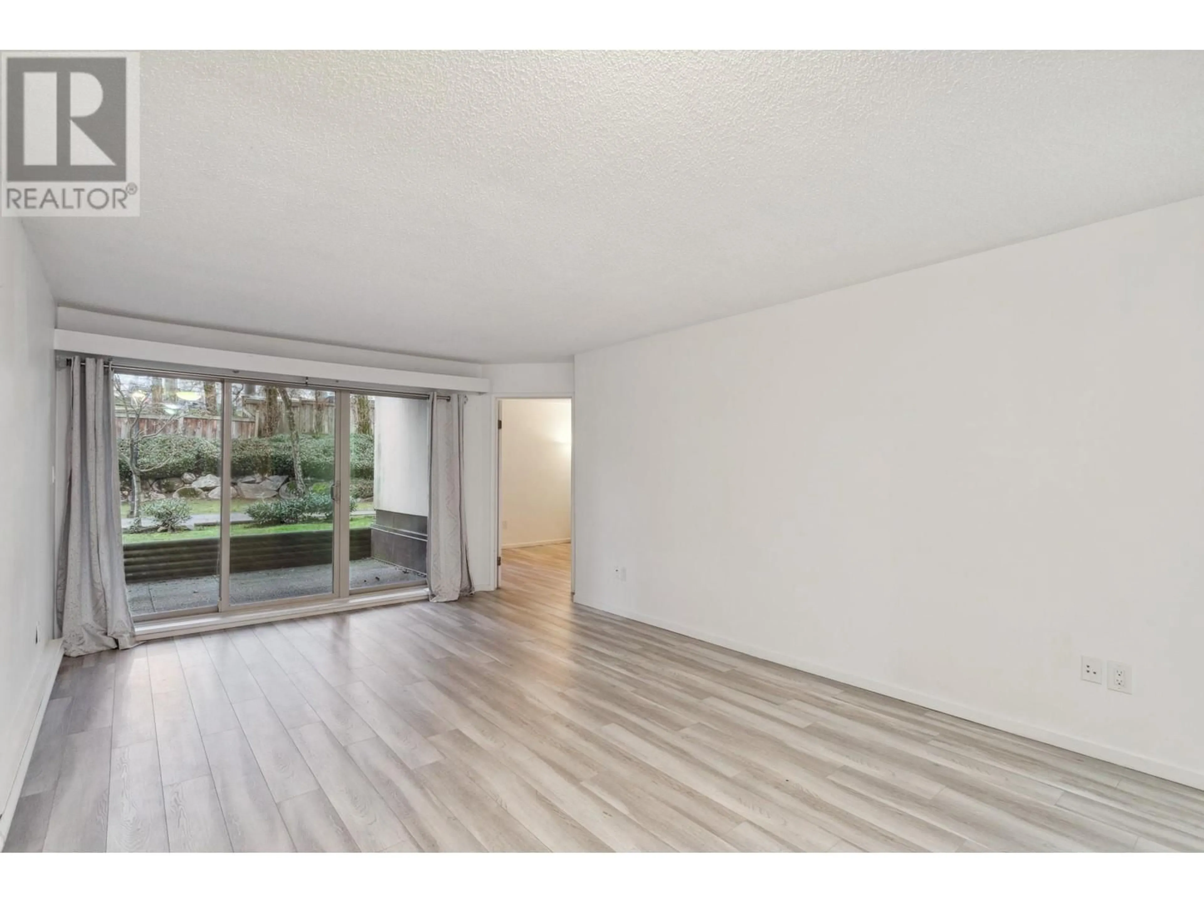 A pic of a room for 414 9867 MANCHESTER DRIVE, Burnaby British Columbia V3N4P6