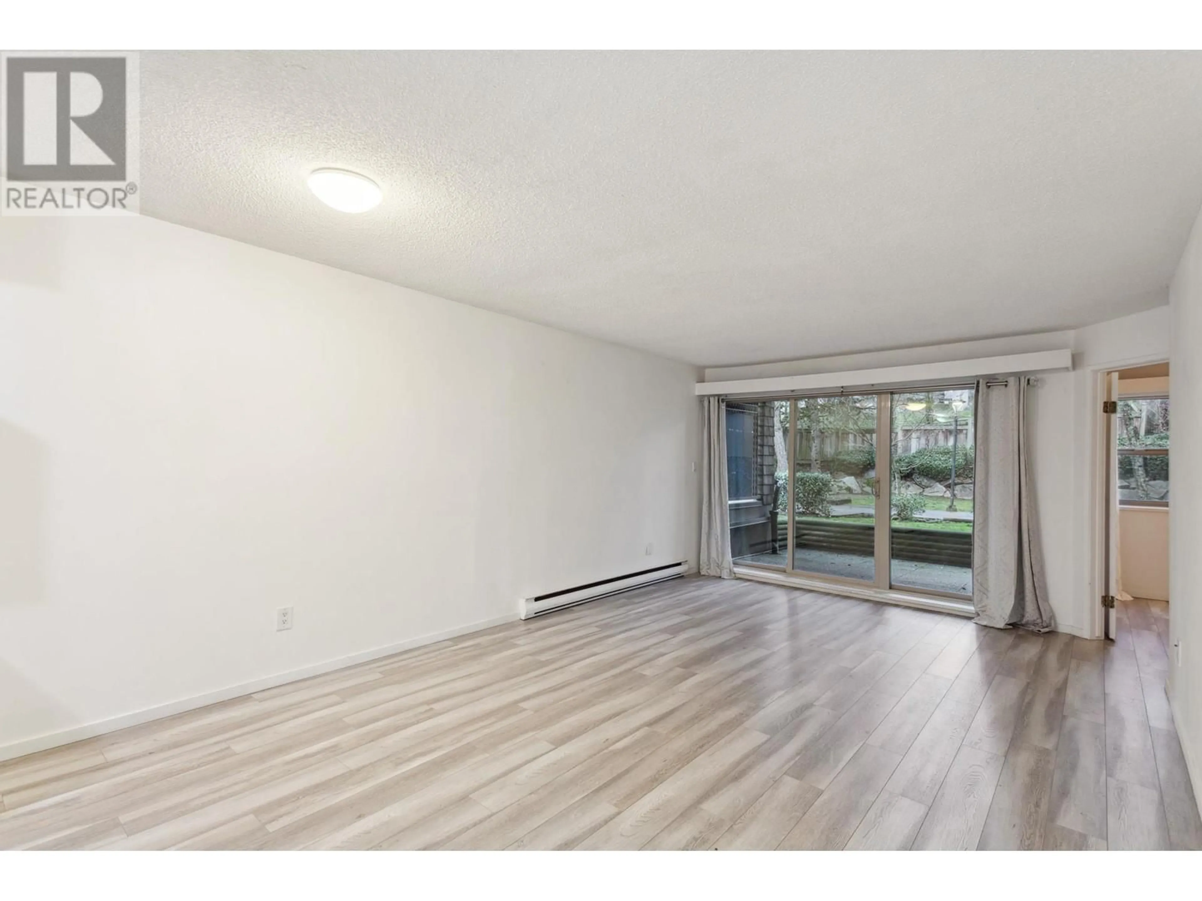 A pic of a room for 414 9867 MANCHESTER DRIVE, Burnaby British Columbia V3N4P6