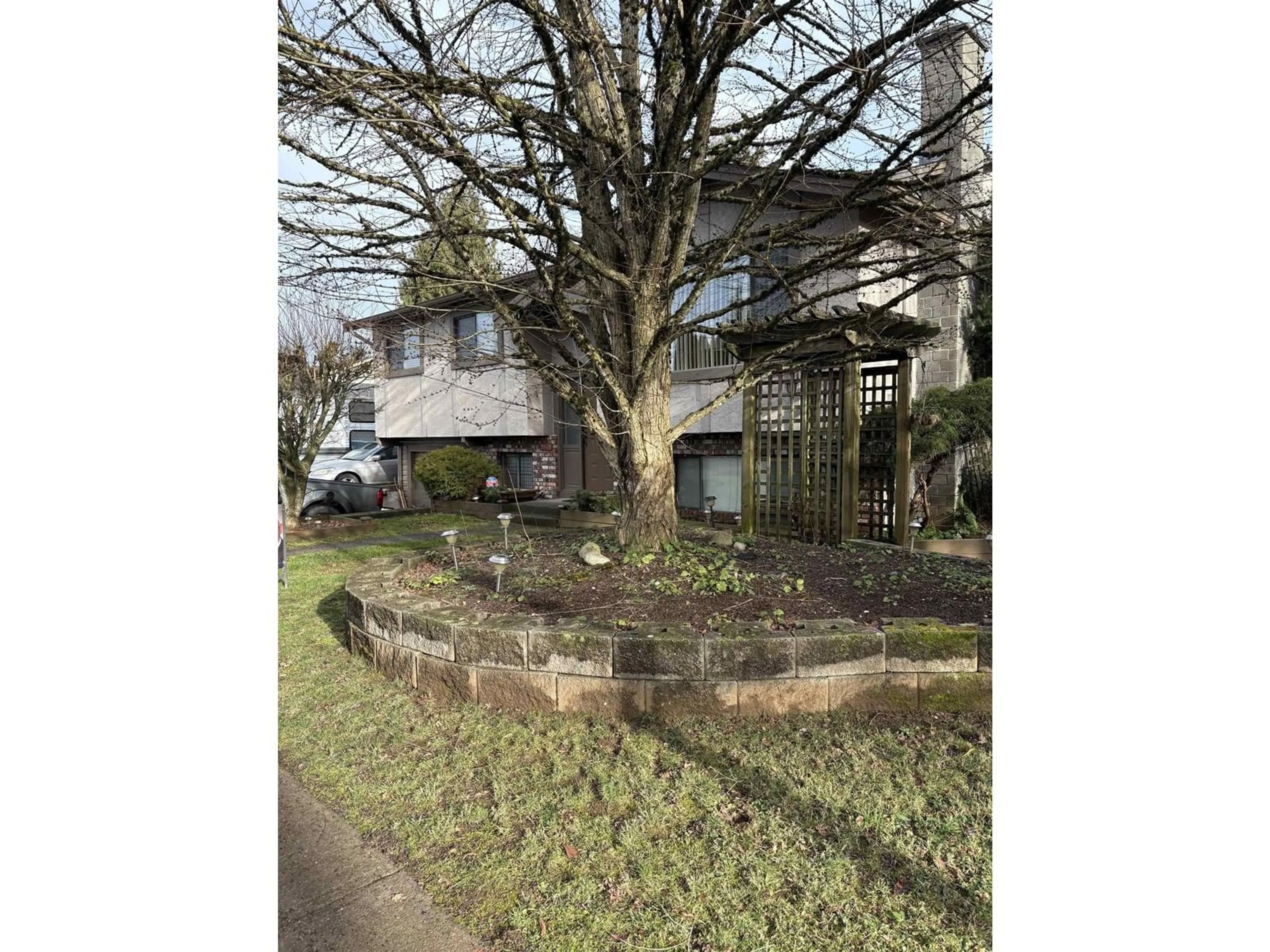 A pic from outside/outdoor area/front of a property/back of a property/a pic from drone, street for 3504 MIERAU COURT, Abbotsford British Columbia V2S6H2