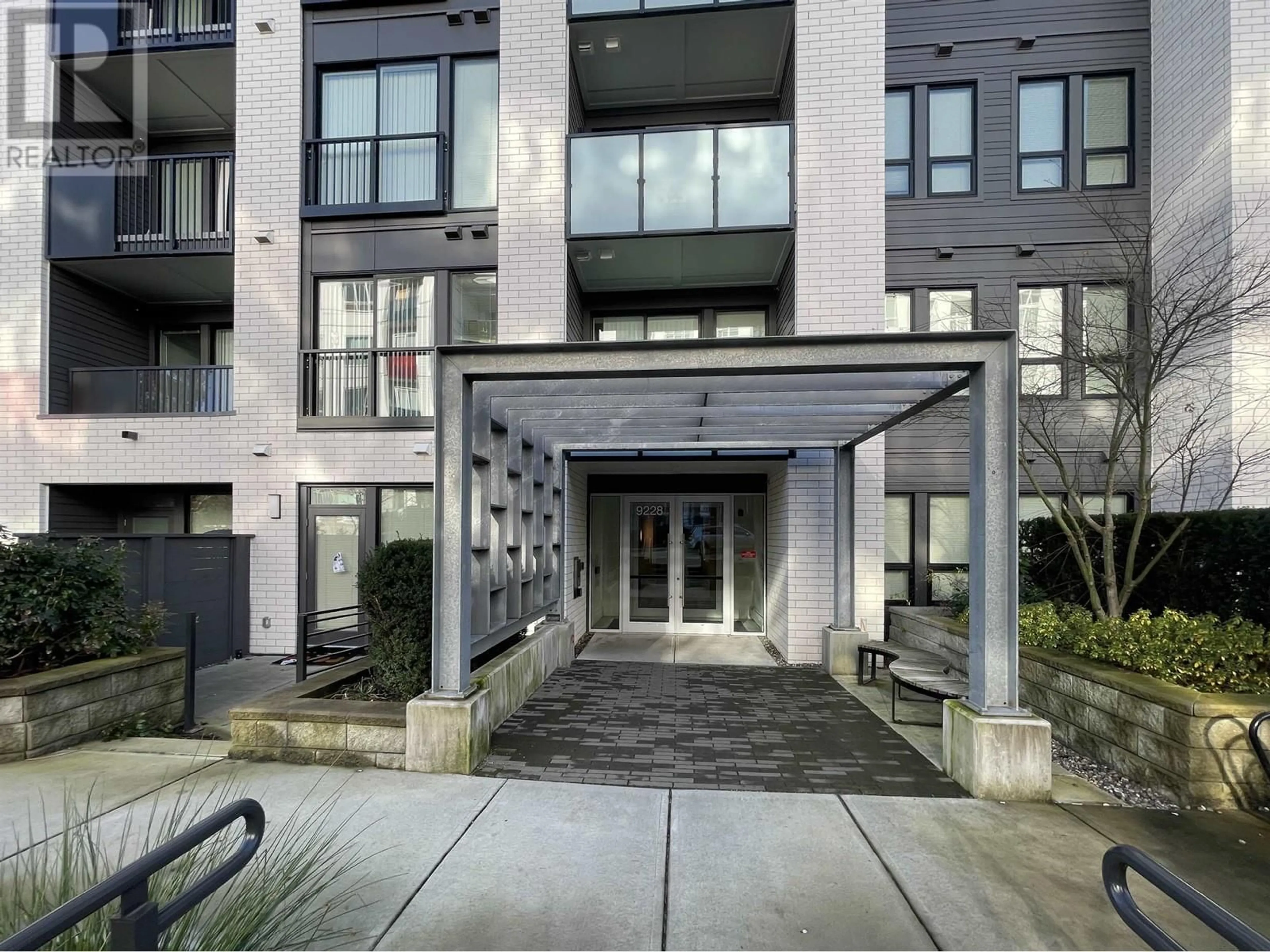 Indoor foyer for 309 - 9228 SLOPES MEWS, Burnaby British Columbia V5A0E9