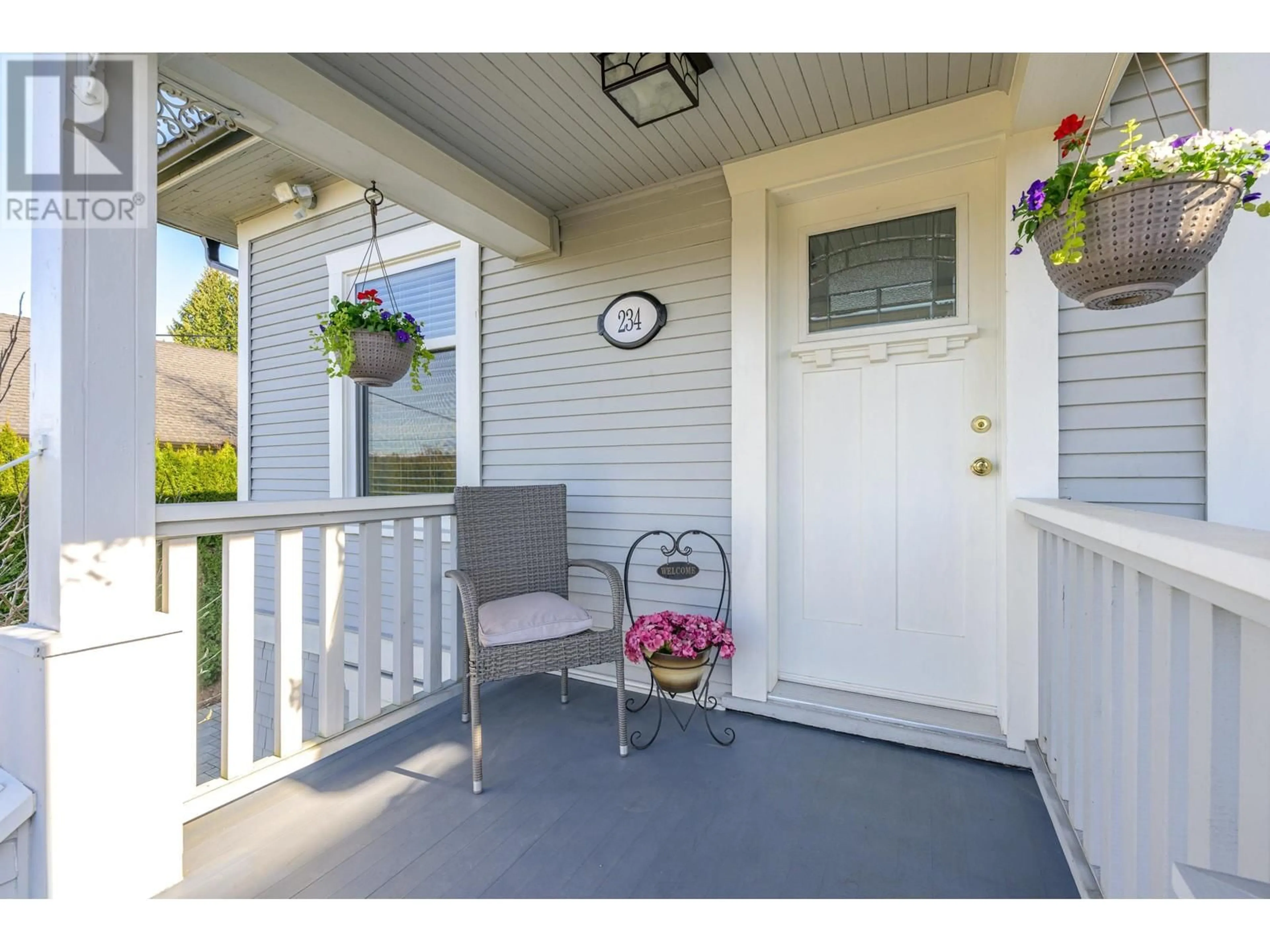 Indoor entryway for 234 EIGHTH AVENUE, New Westminster British Columbia V3L1Y2