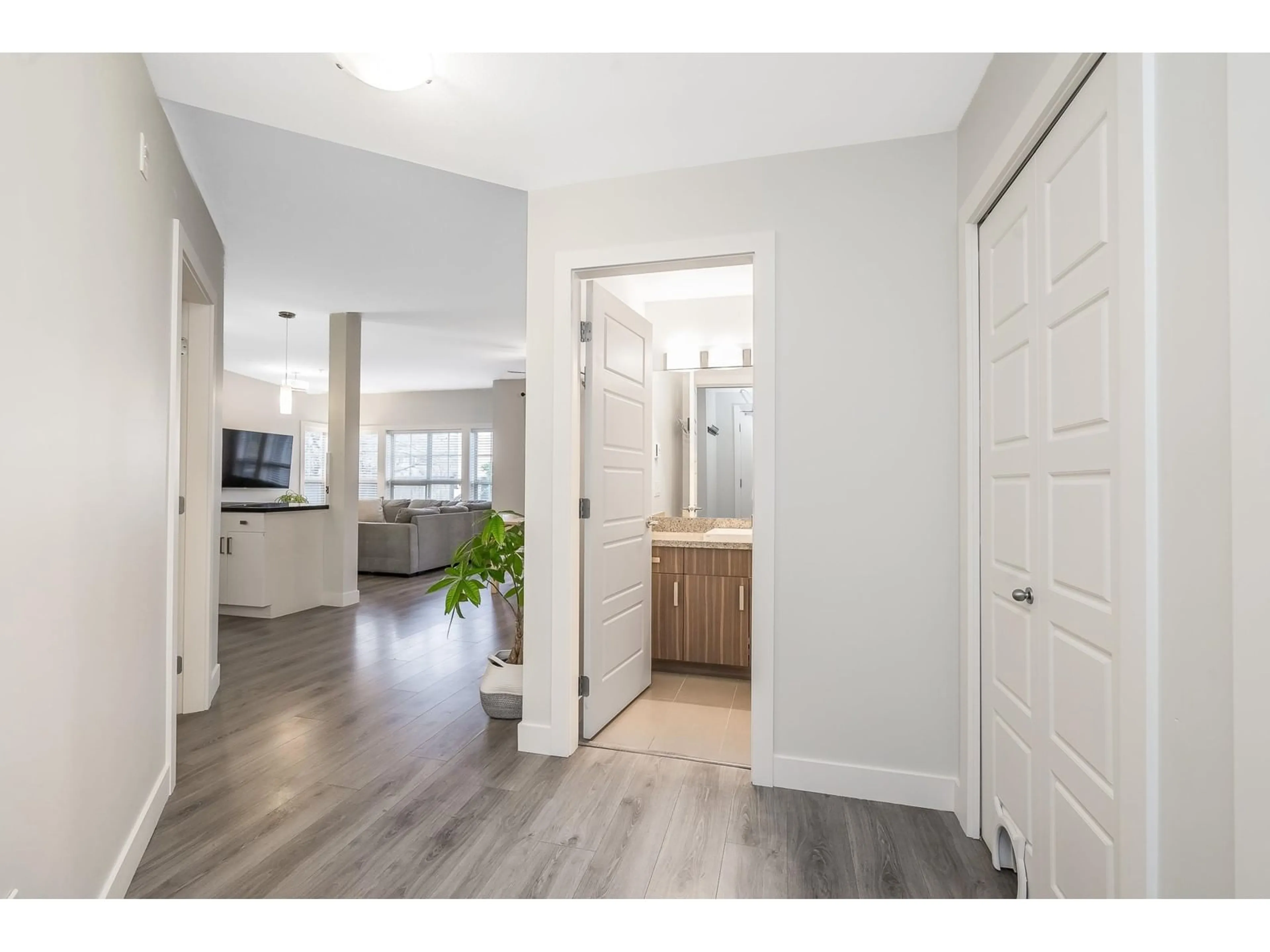 Indoor entryway for 106 20219 54A AVENUE, Langley British Columbia V3A0C7