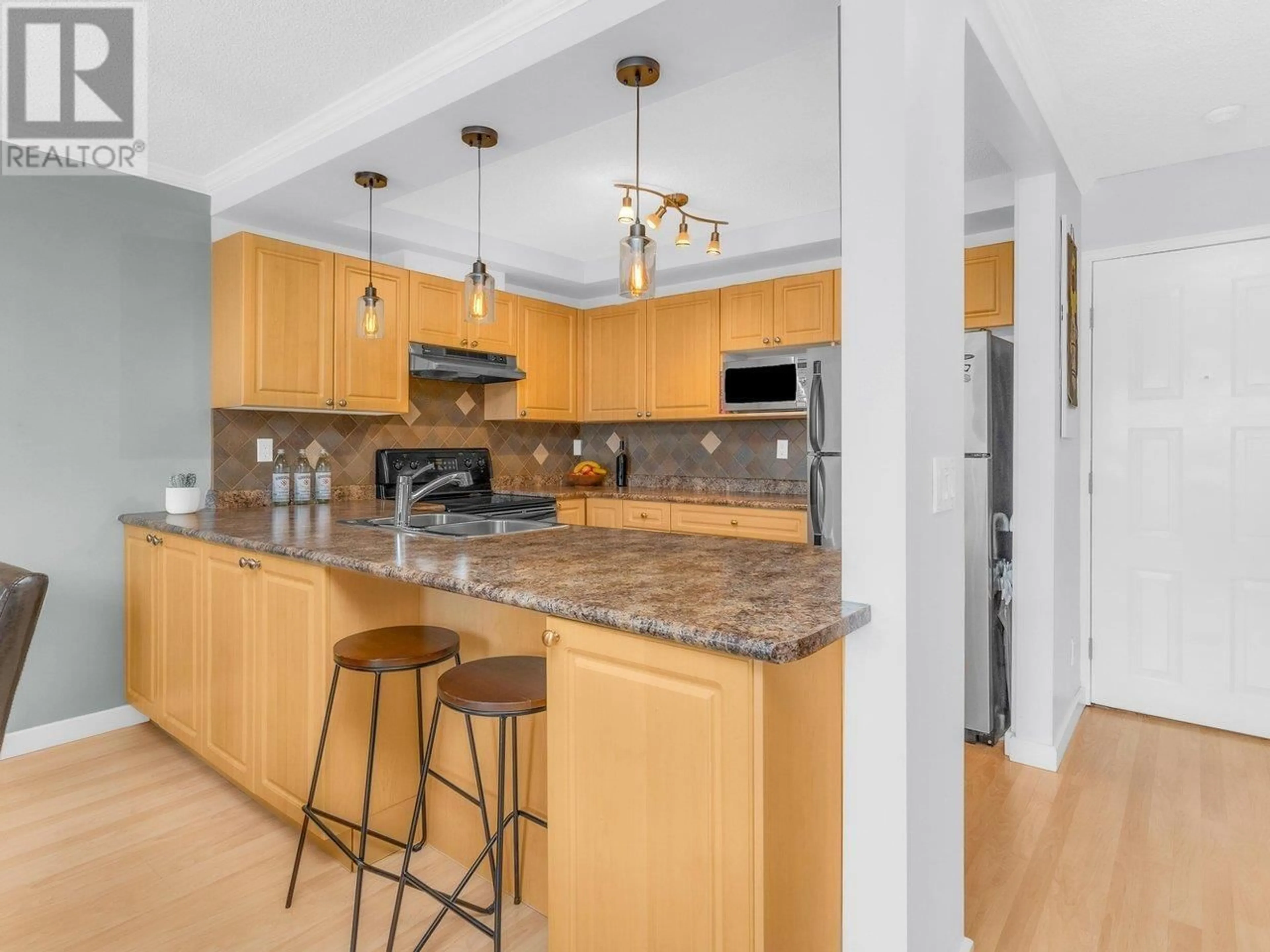 Open concept kitchen, unknown for 18 3437 W 4TH AVENUE, Vancouver British Columbia V6R1N7