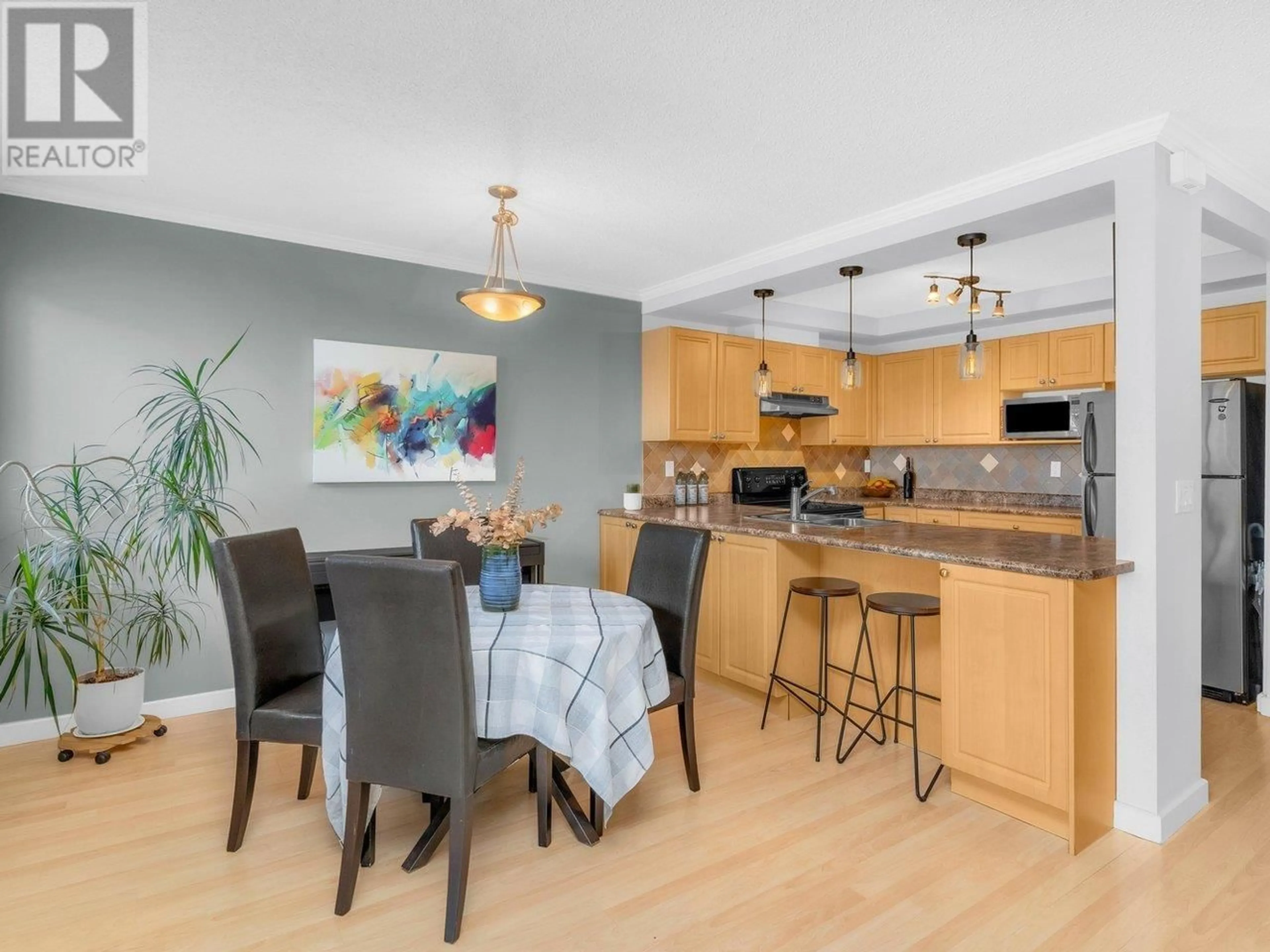 Open concept kitchen, wood/laminate floor for 18 3437 W 4TH AVENUE, Vancouver British Columbia V6R1N7