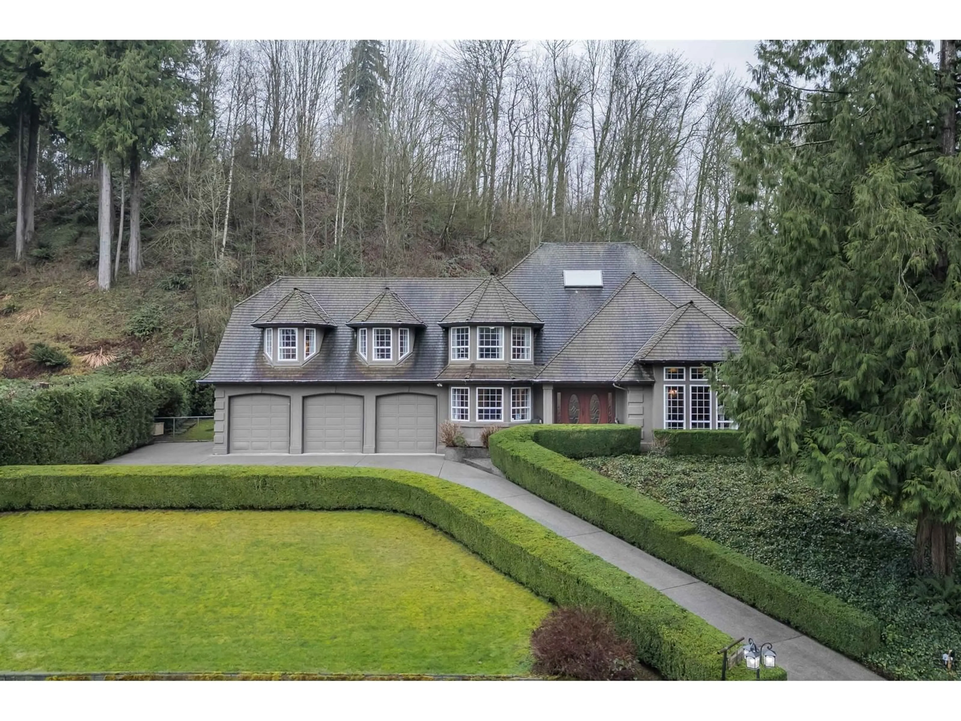 A pic from outside/outdoor area/front of a property/back of a property/a pic from drone, street for 25754 82ND AVENUE, Langley British Columbia V1M2M8