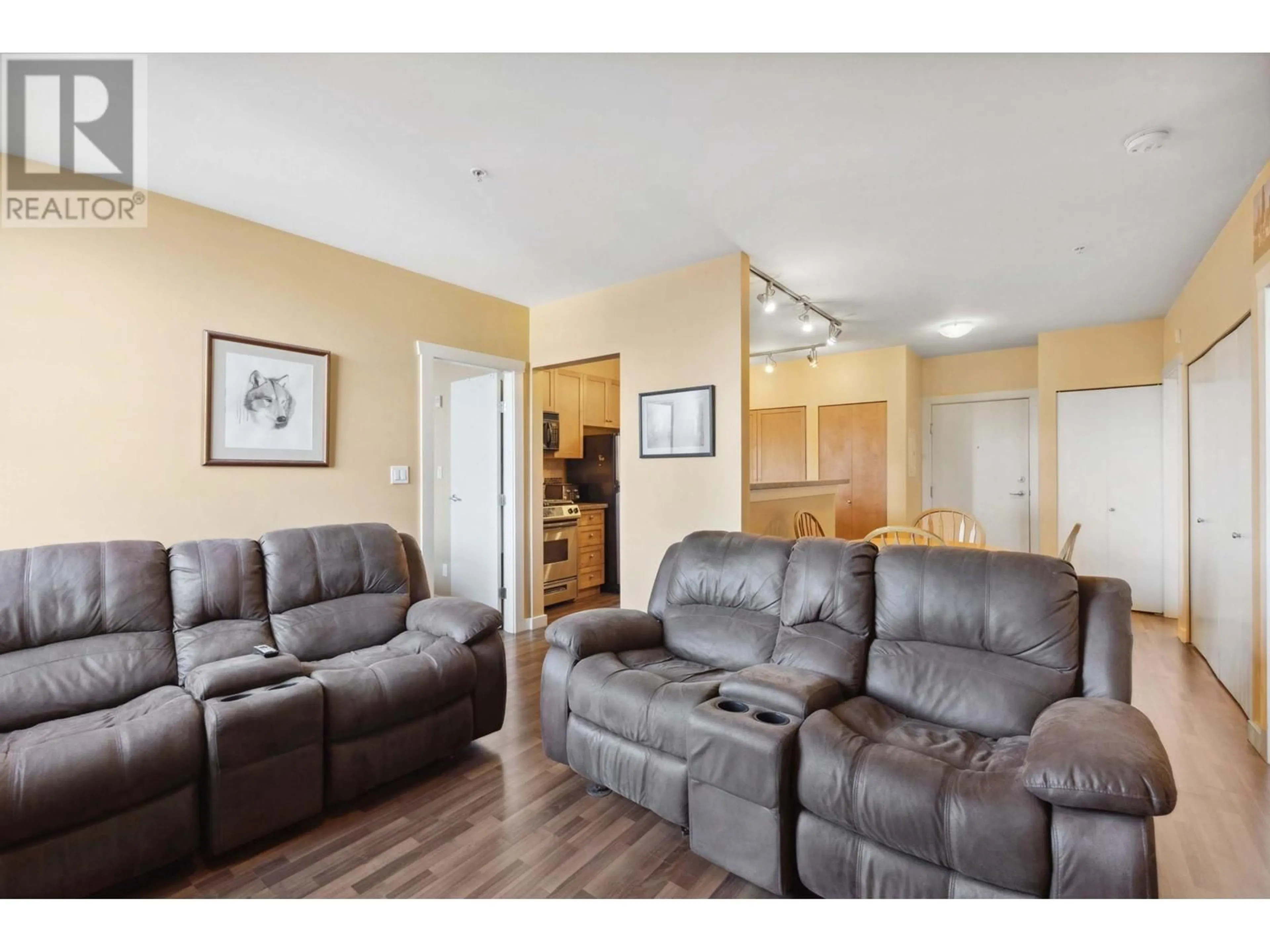 Living room with furniture, unknown for 616 615 BELMONT STREET, New Westminster British Columbia V3M6A1