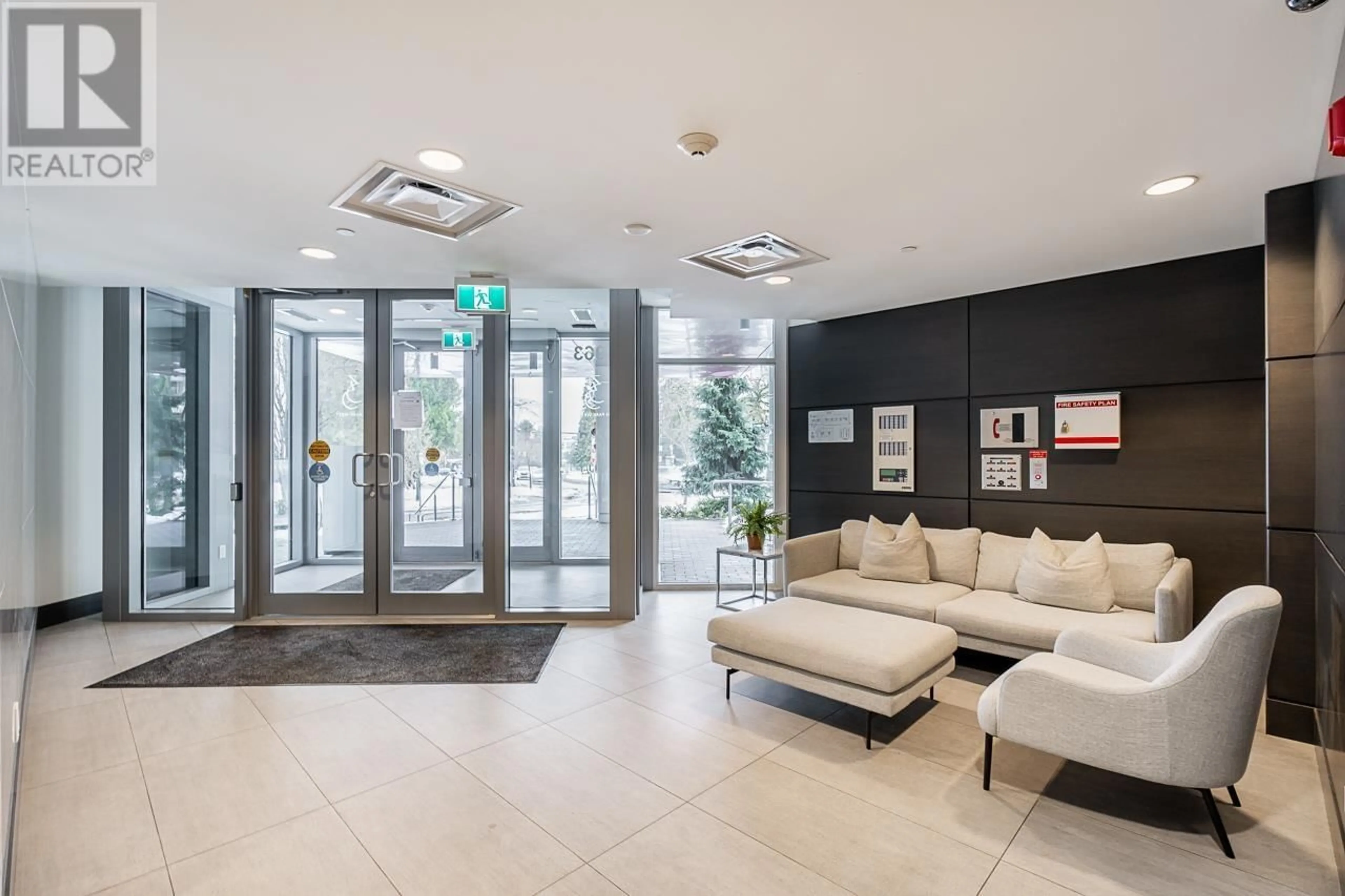 Indoor foyer for 406 4963 CAMBIE STREET, Vancouver British Columbia V5Z0H5