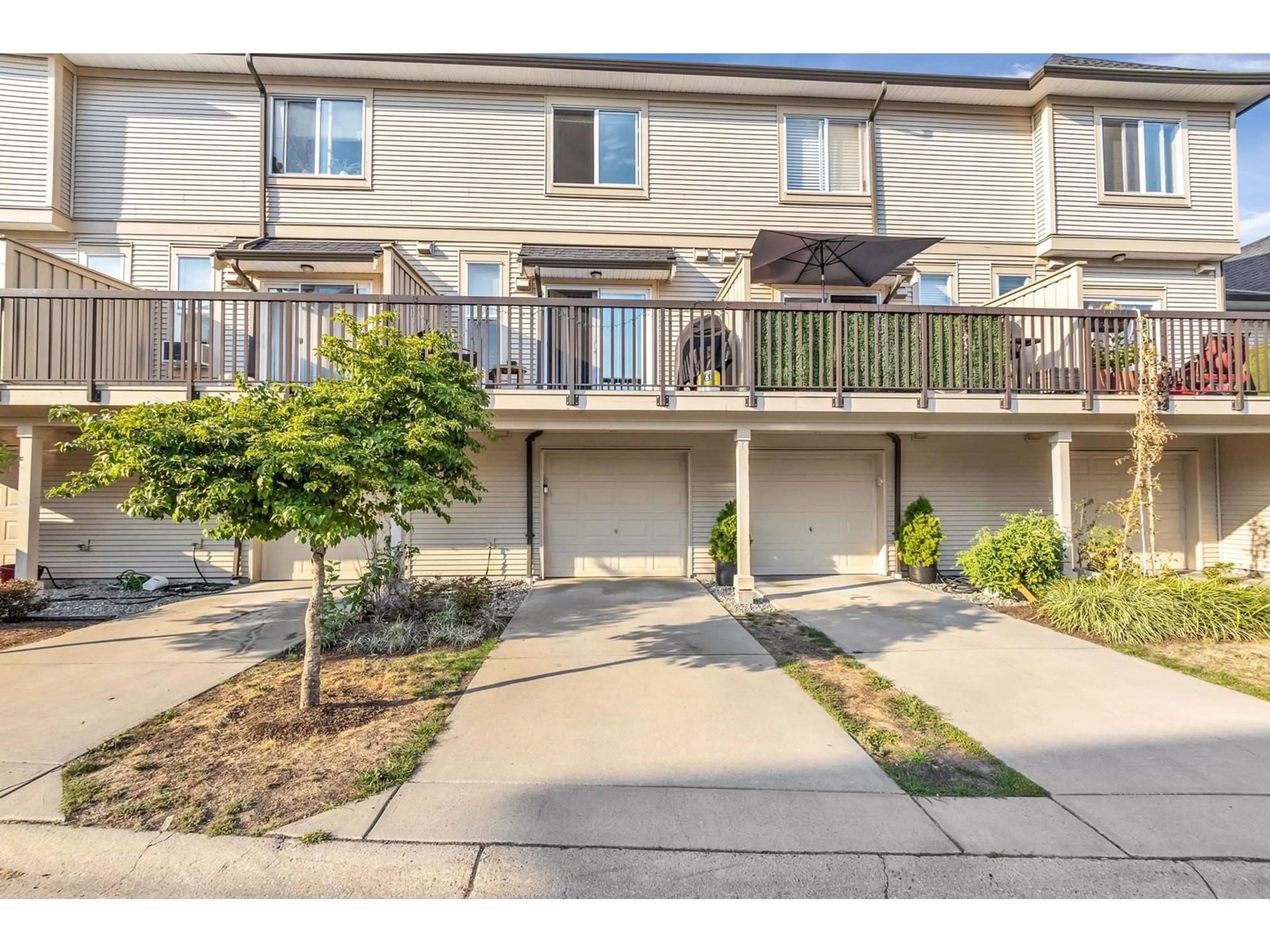 Patio, street for 36 7938 209 STREET, Langley British Columbia V2Y0K1