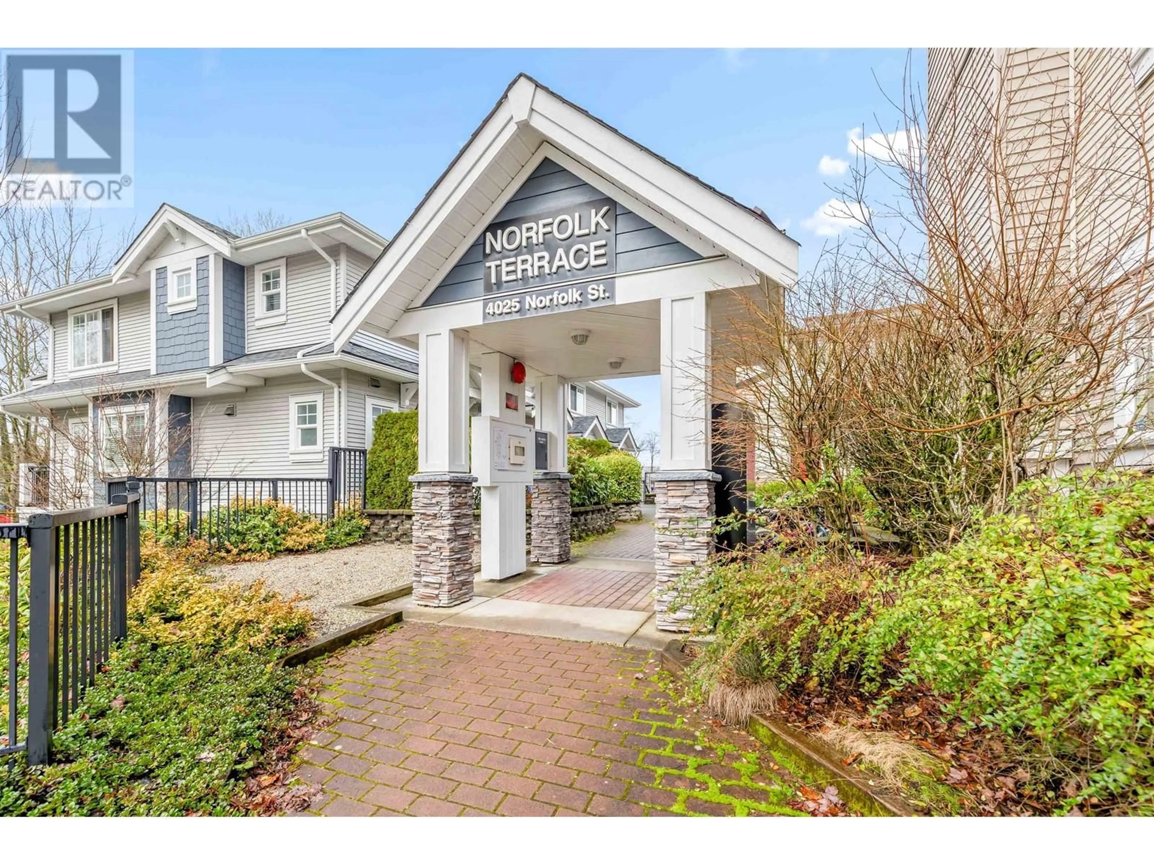 Indoor entryway for 202 4025 NORFOLK STREET, Burnaby British Columbia V5G0A5