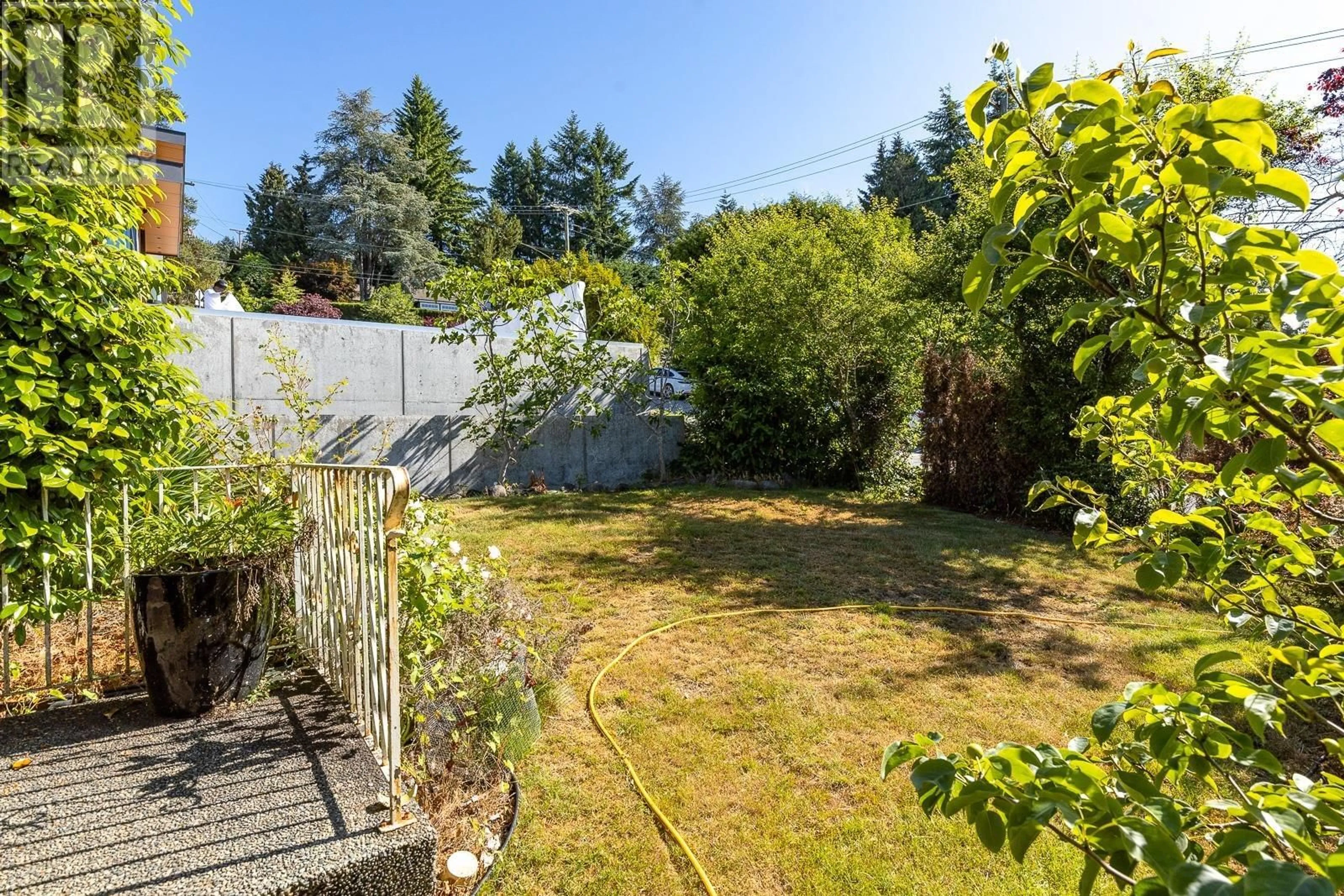 A pic from outside/outdoor area/front of a property/back of a property/a pic from drone, forest/trees view for 1955 22ND STREET, West Vancouver British Columbia V7V4E7