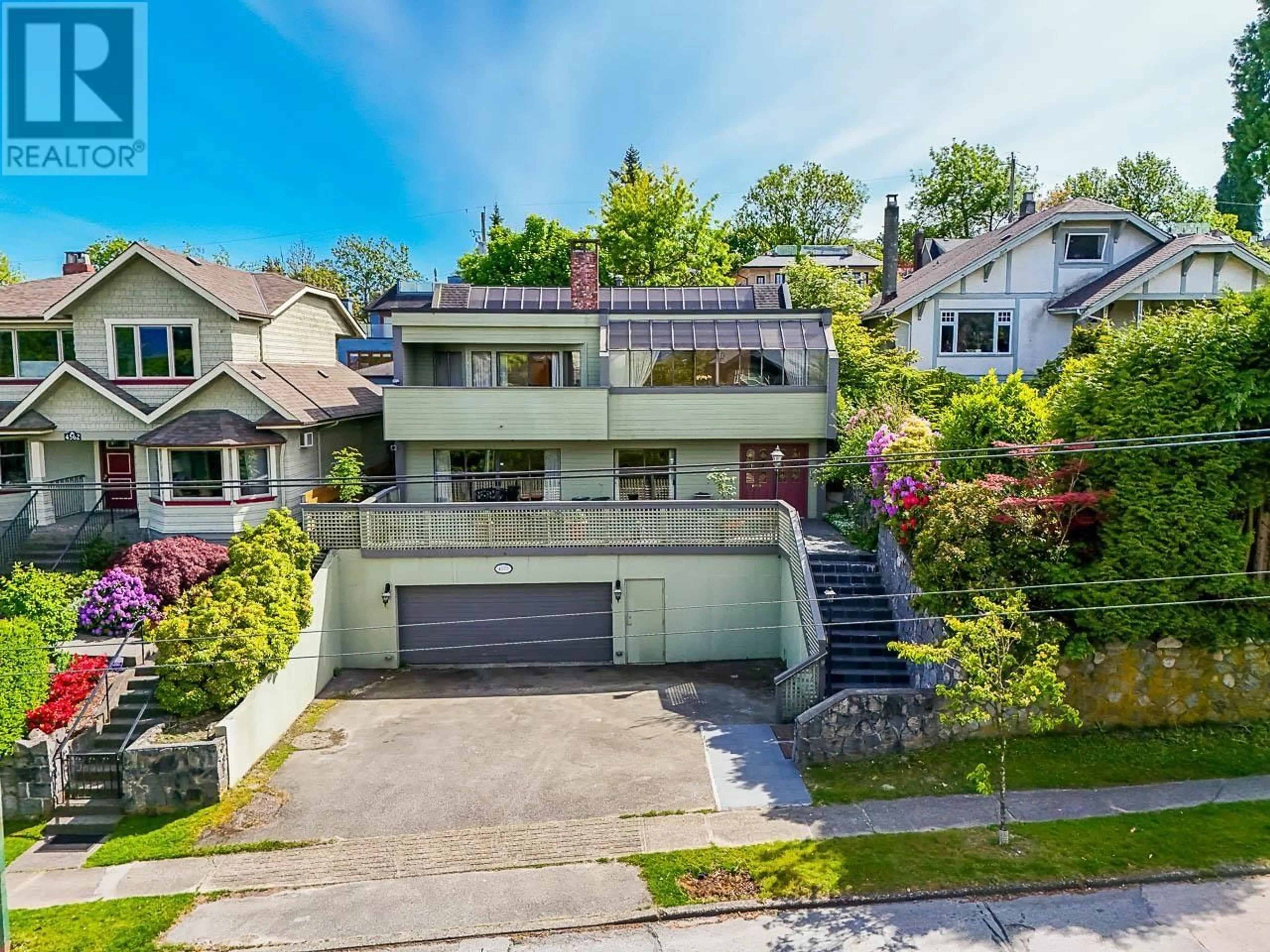 A pic from outside/outdoor area/front of a property/back of a property/a pic from drone, street for 4570 W 4TH AVENUE, Vancouver British Columbia V6R1R3