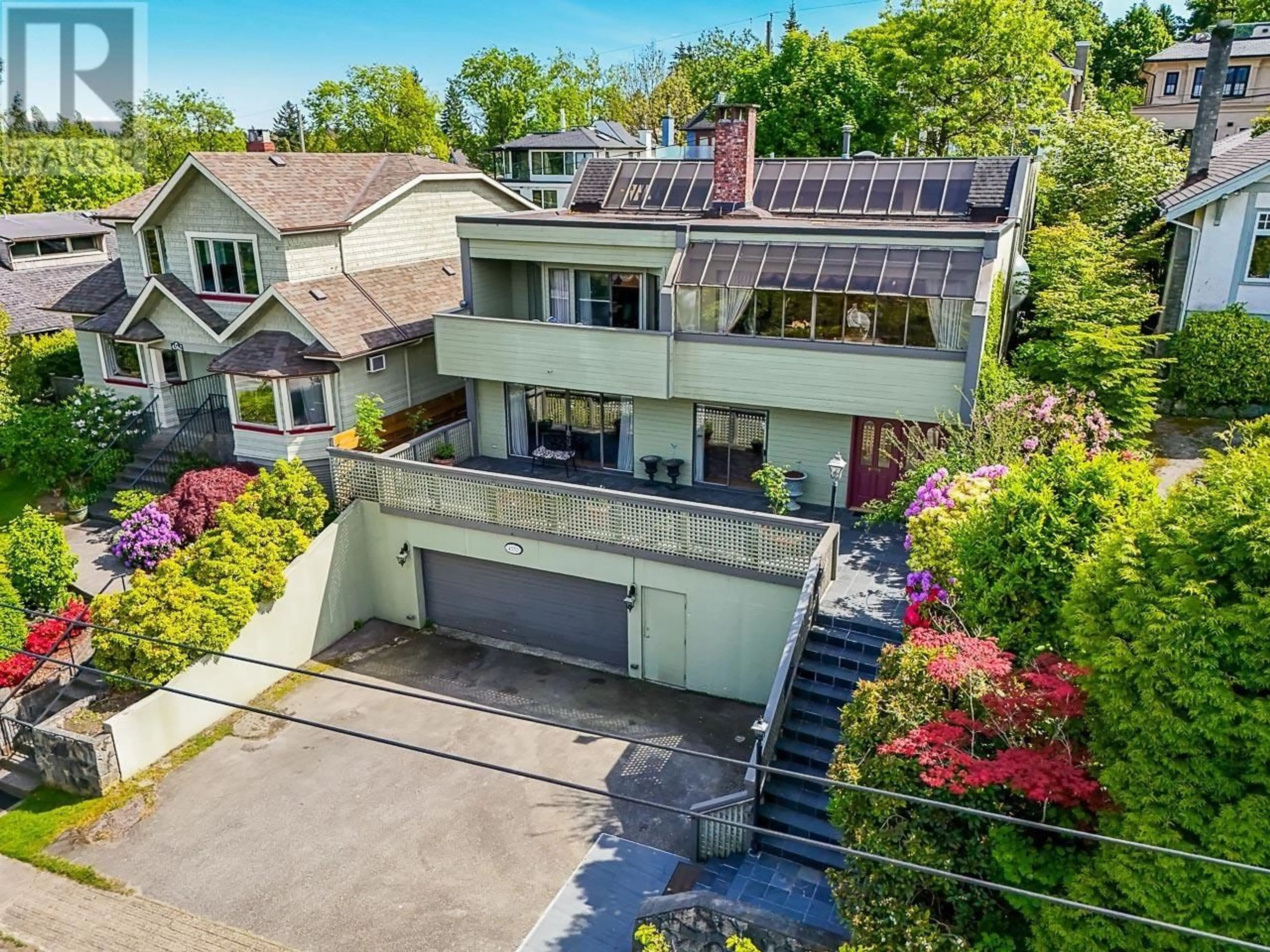 A pic from outside/outdoor area/front of a property/back of a property/a pic from drone, street for 4570 W 4TH AVENUE, Vancouver British Columbia V6R1R3