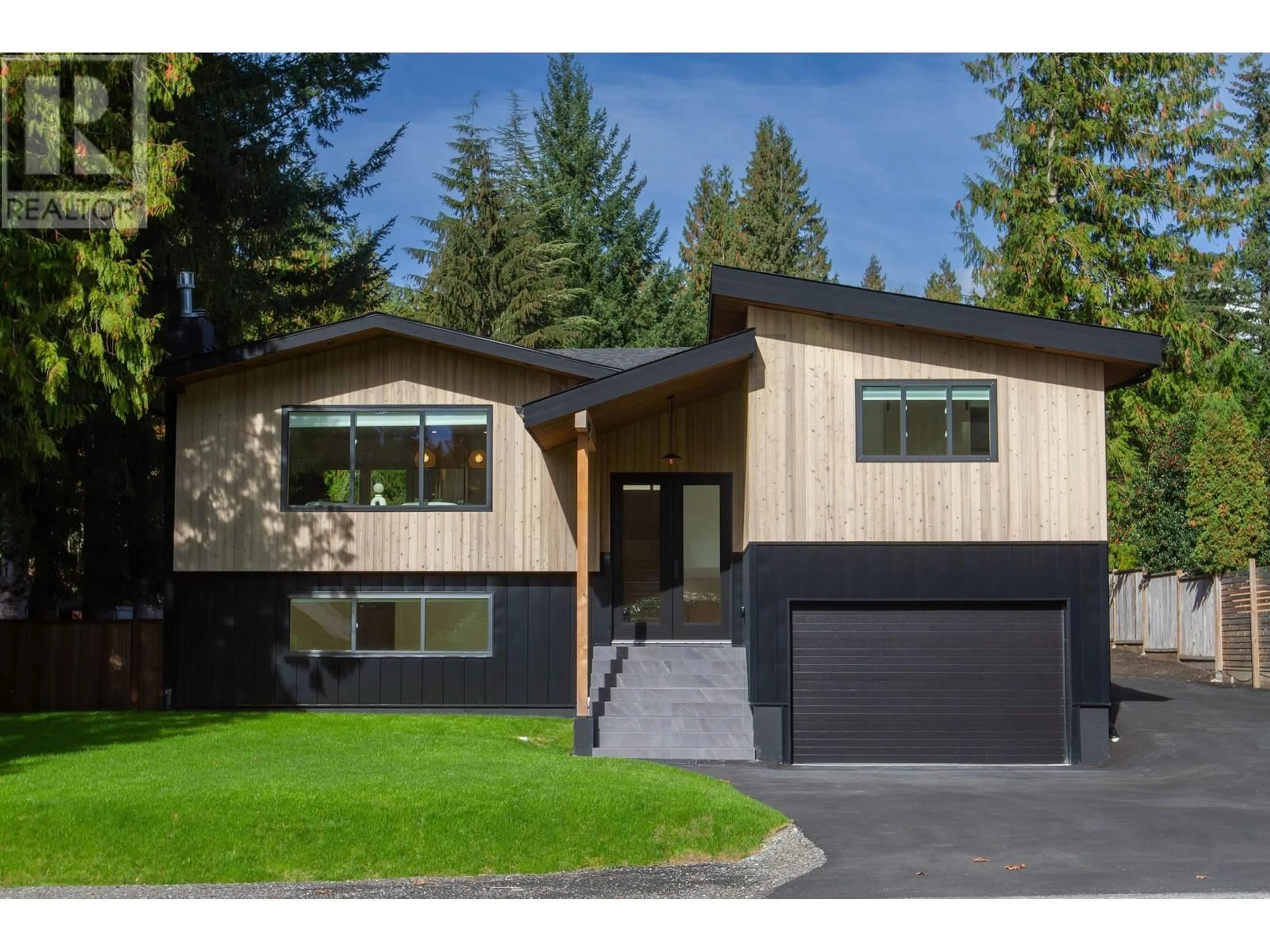 Home with vinyl exterior material, street for 2585 PORTREE WAY, Squamish British Columbia V0N1T0