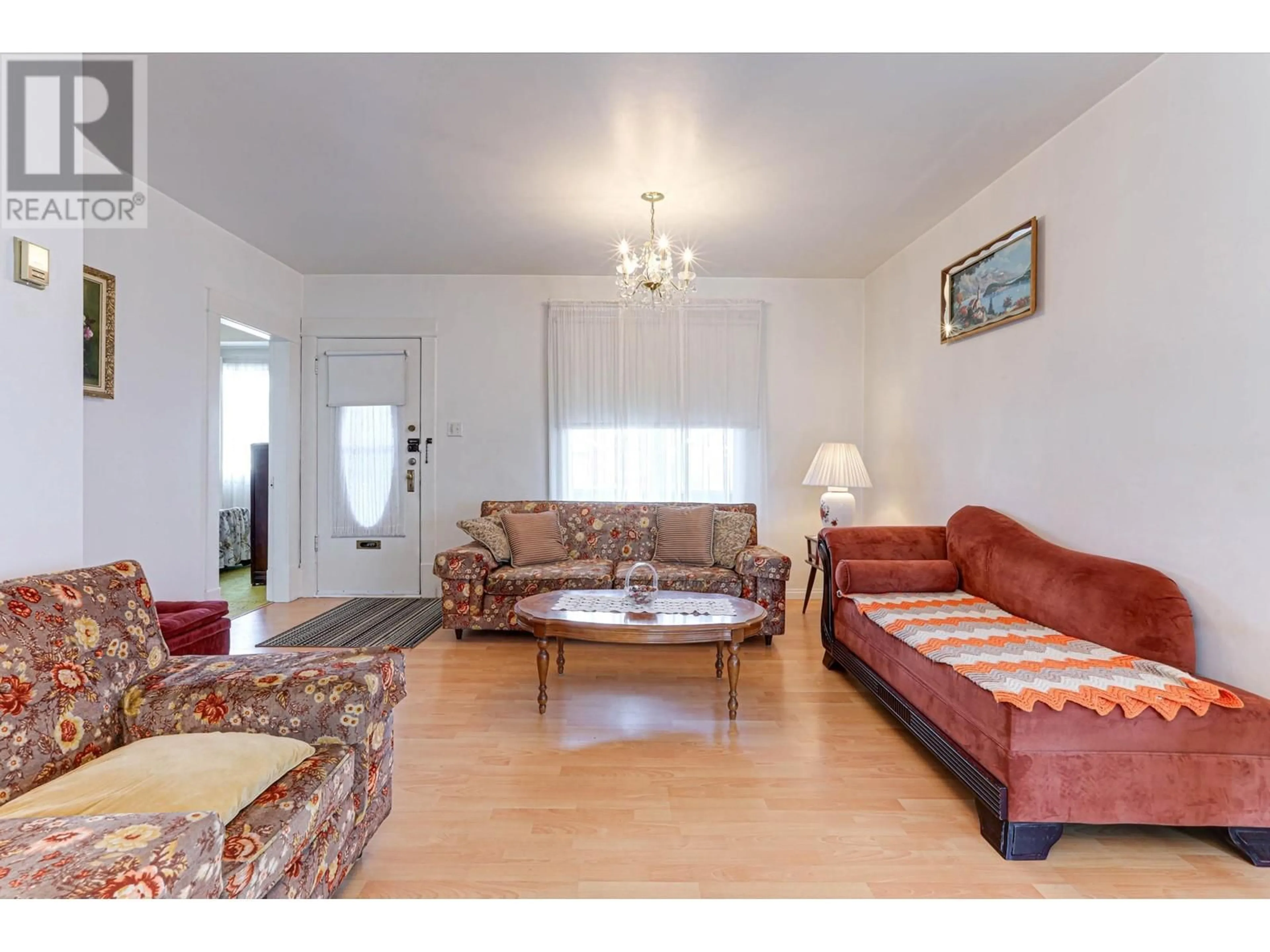 Living room with furniture, wood/laminate floor for 2828 TURNER STREET, Vancouver British Columbia V5K2G5