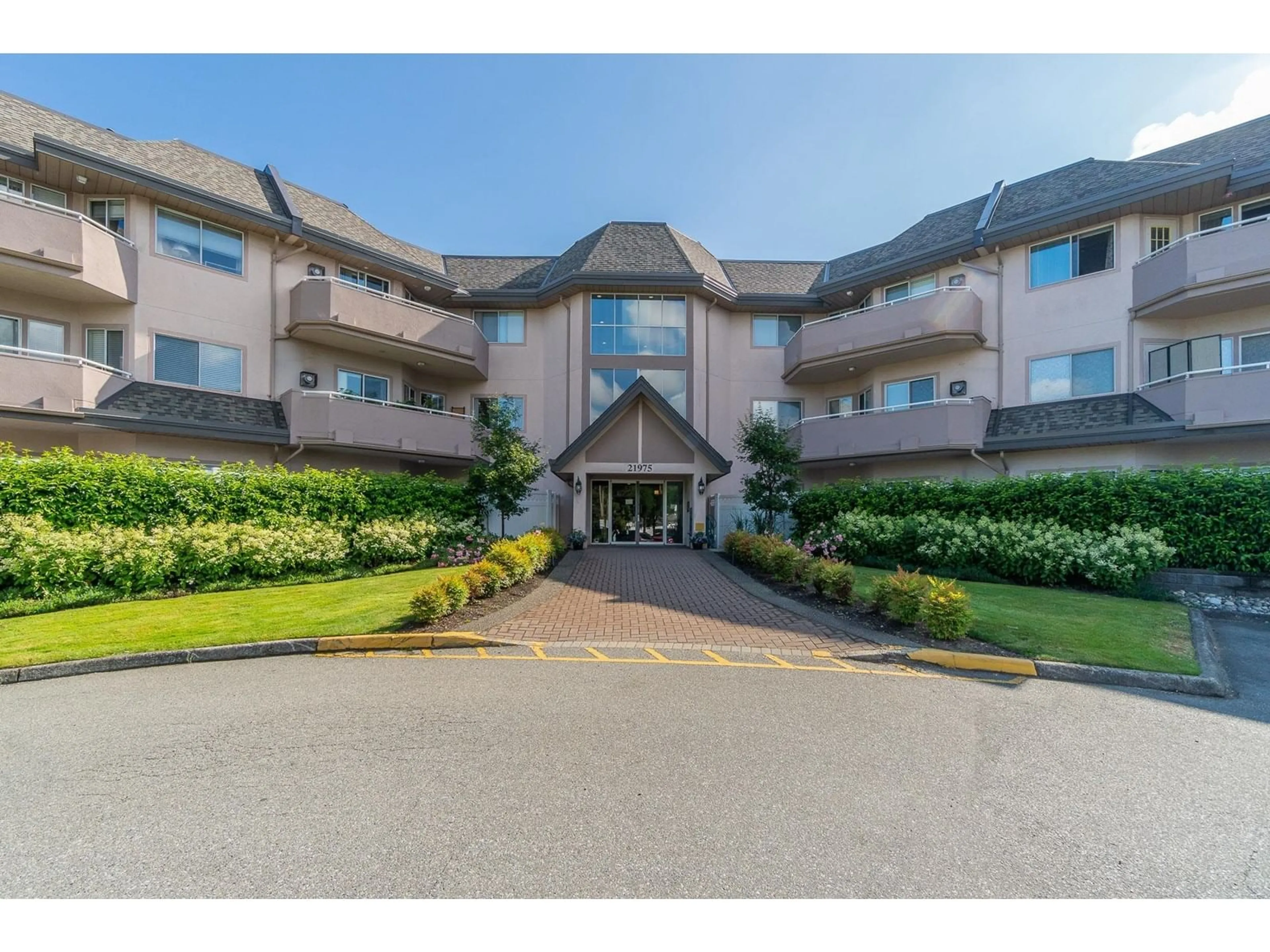 Indoor foyer for 212 21975 49 AVENUE, Langley British Columbia V3A8J7