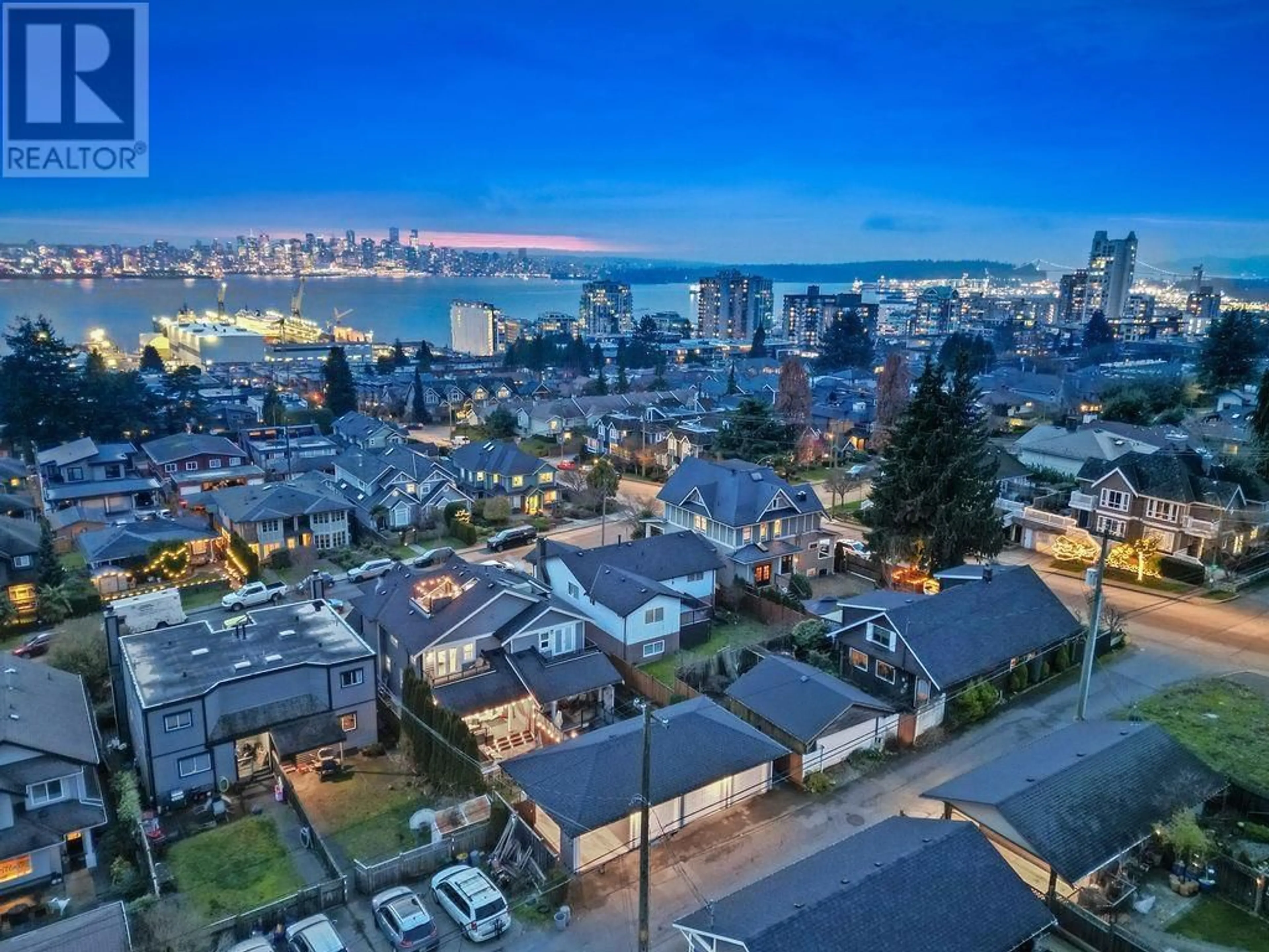 A pic from outside/outdoor area/front of a property/back of a property/a pic from drone, city buildings view from balcony for 312 E 5TH STREET, North Vancouver British Columbia V7L1L9