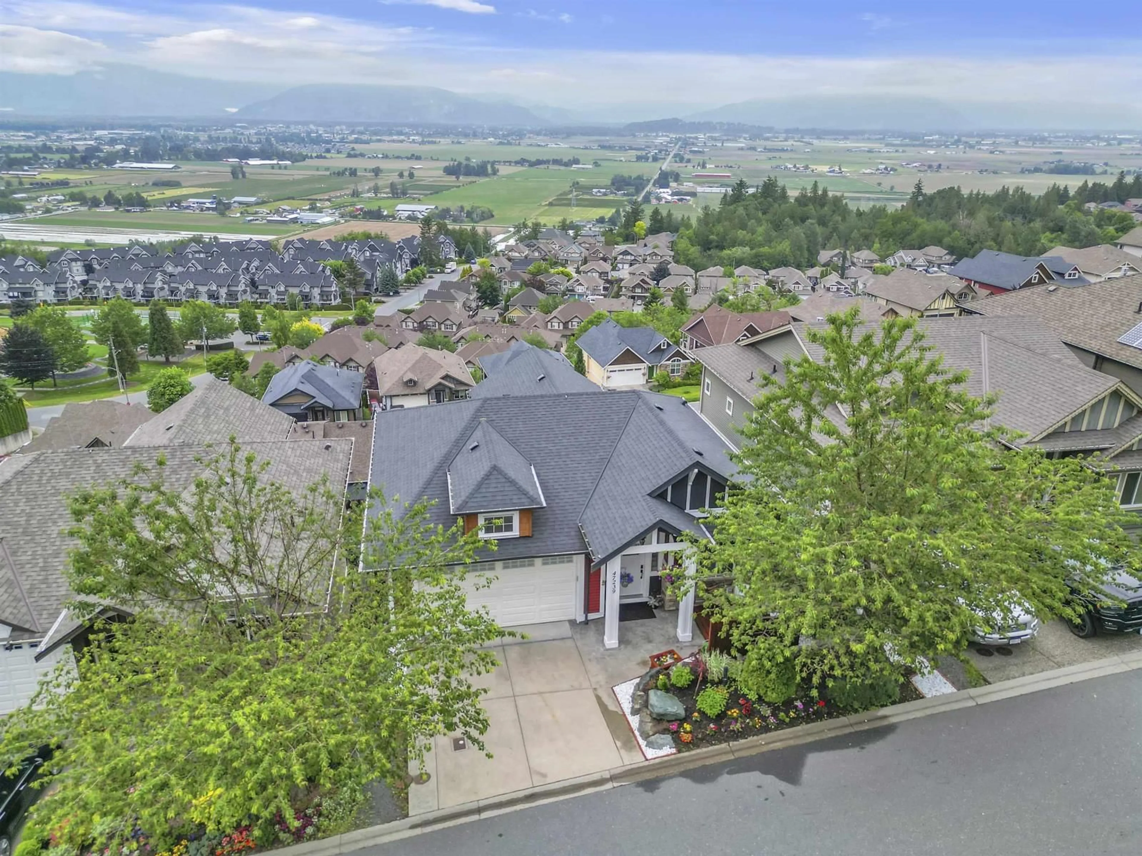 A pic from outside/outdoor area/front of a property/back of a property/a pic from drone, mountain view for 47239 VISTA PLACE|Promontory, Chilliwack British Columbia V2R0R9