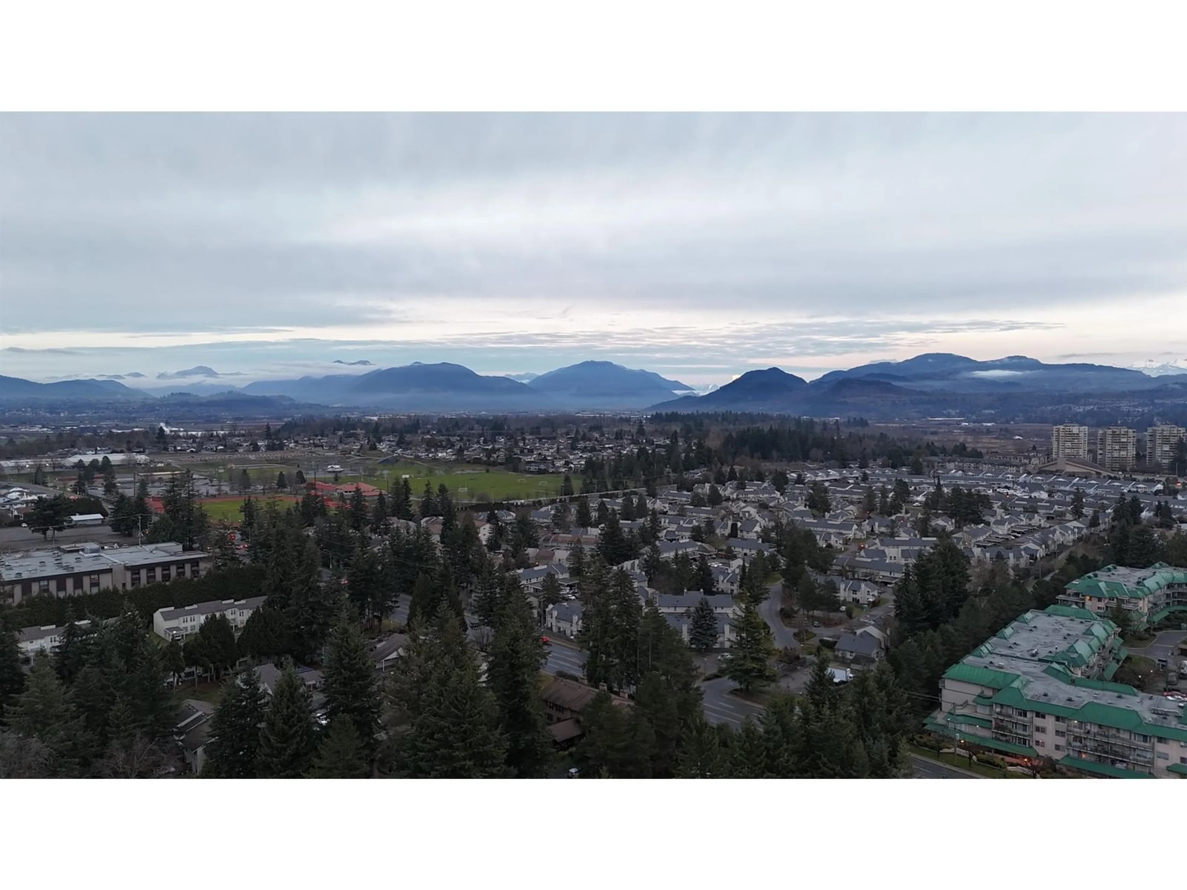 A pic from outside/outdoor area/front of a property/back of a property/a pic from drone, mountain view for 103 2990 BOULDER STREET, Abbotsford British Columbia V2T3P8